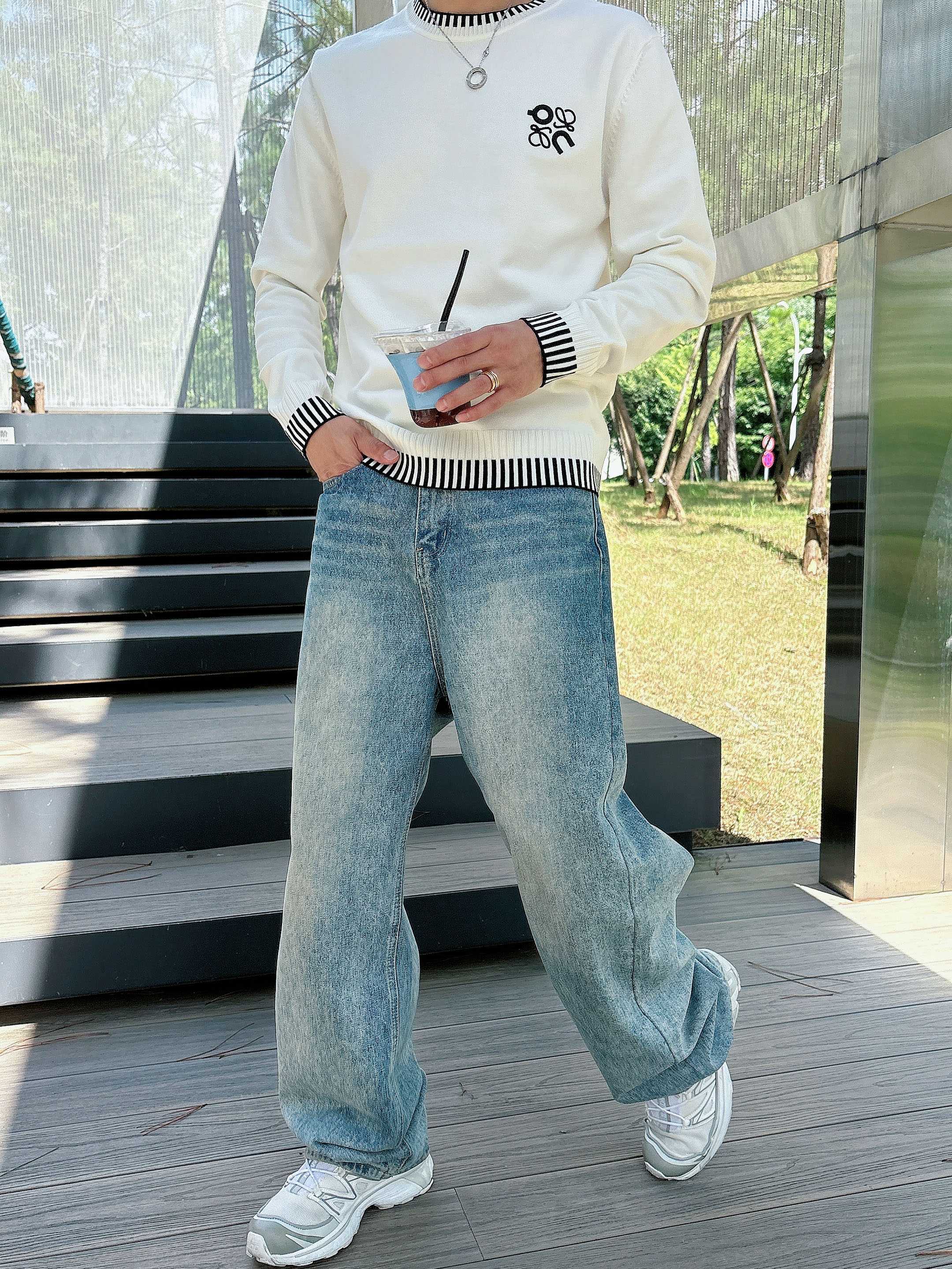 · 罗意威loewe 2025官网秋冬季最新款圆领毛衣，专柜同步在售爆款！特供羊毛混纺面料.手感舒适.可