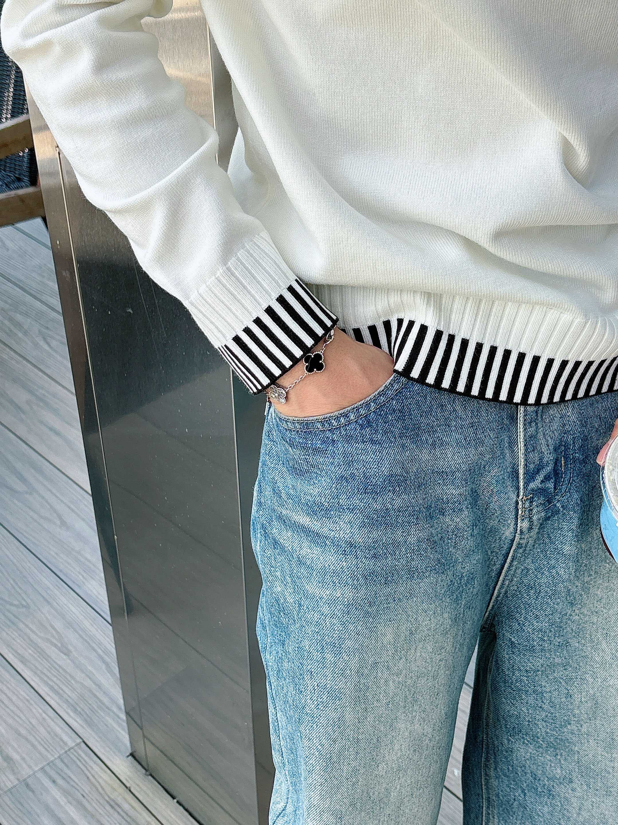 · 罗意威loewe 2025官网秋冬季最新款圆领毛衣，专柜同步在售爆款！特供羊毛混纺面料.手感舒适.可