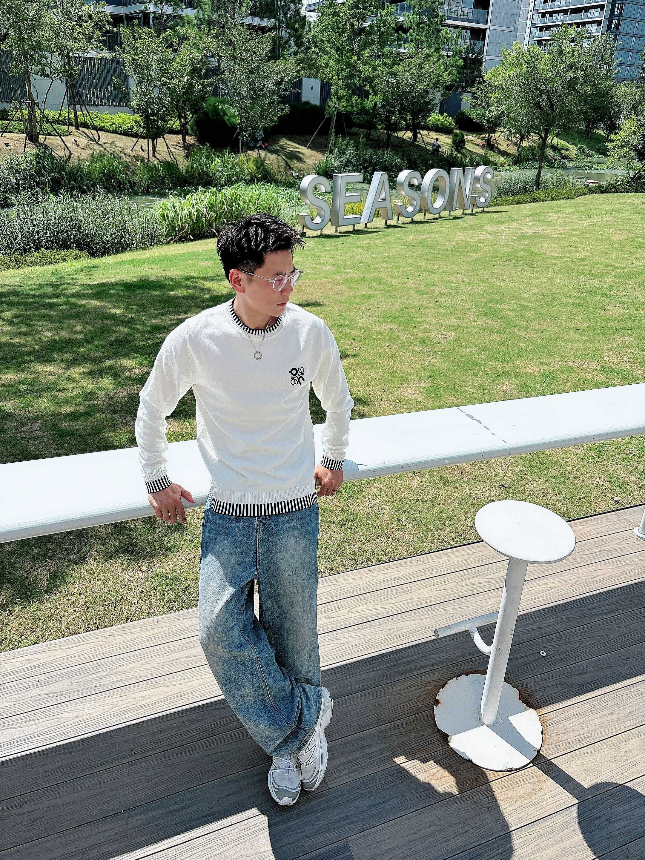 · 罗意威loewe 2025官网秋冬季最新款圆领毛衣，专柜同步在售爆款！特供羊毛混纺面料.手感舒适.可