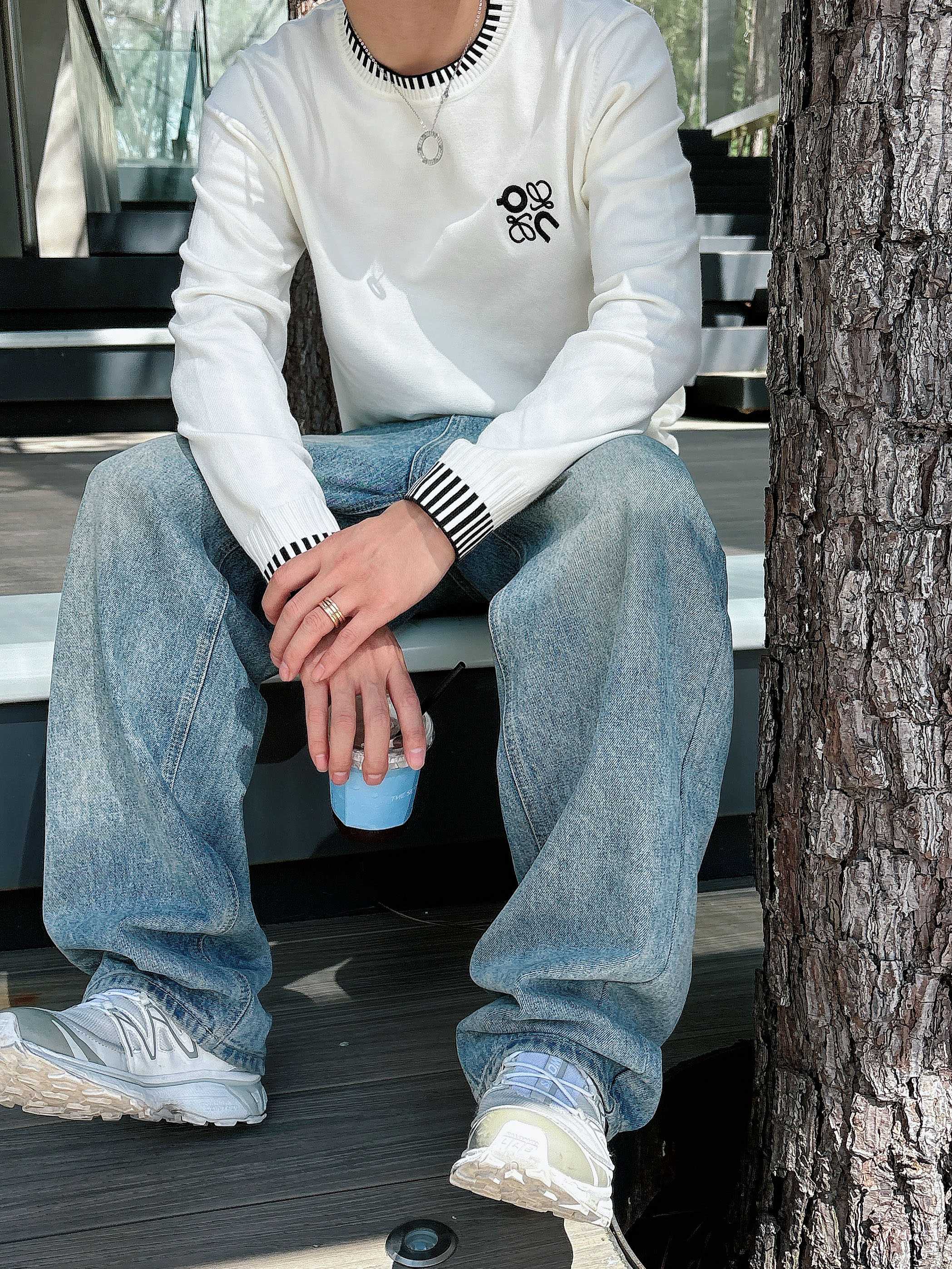 · 罗意威loewe 2025官网秋冬季最新款圆领毛衣，专柜同步在售爆款！特供羊毛混纺面料.手感舒适.可