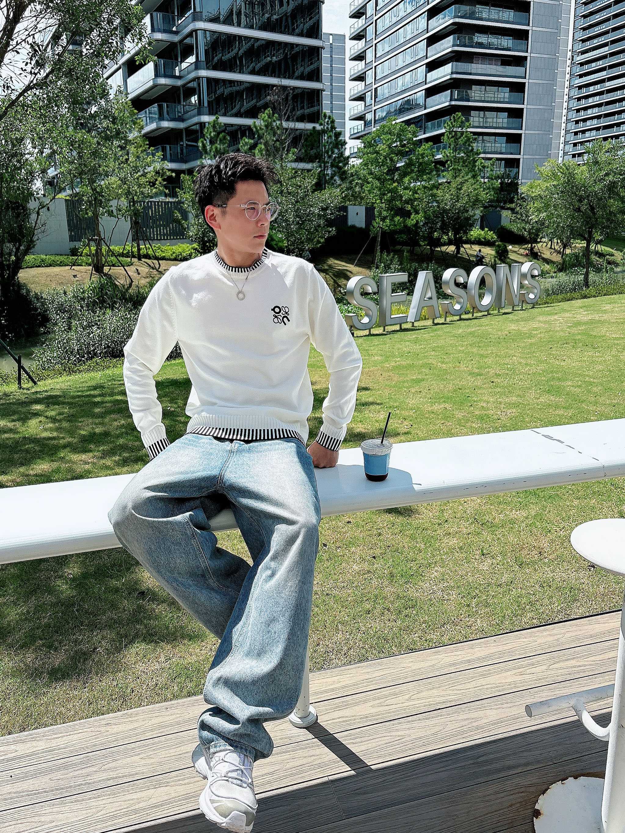 · 罗意威loewe 2025官网秋冬季最新款圆领毛衣，专柜同步在售爆款！特供羊毛混纺面料.手感舒适.可