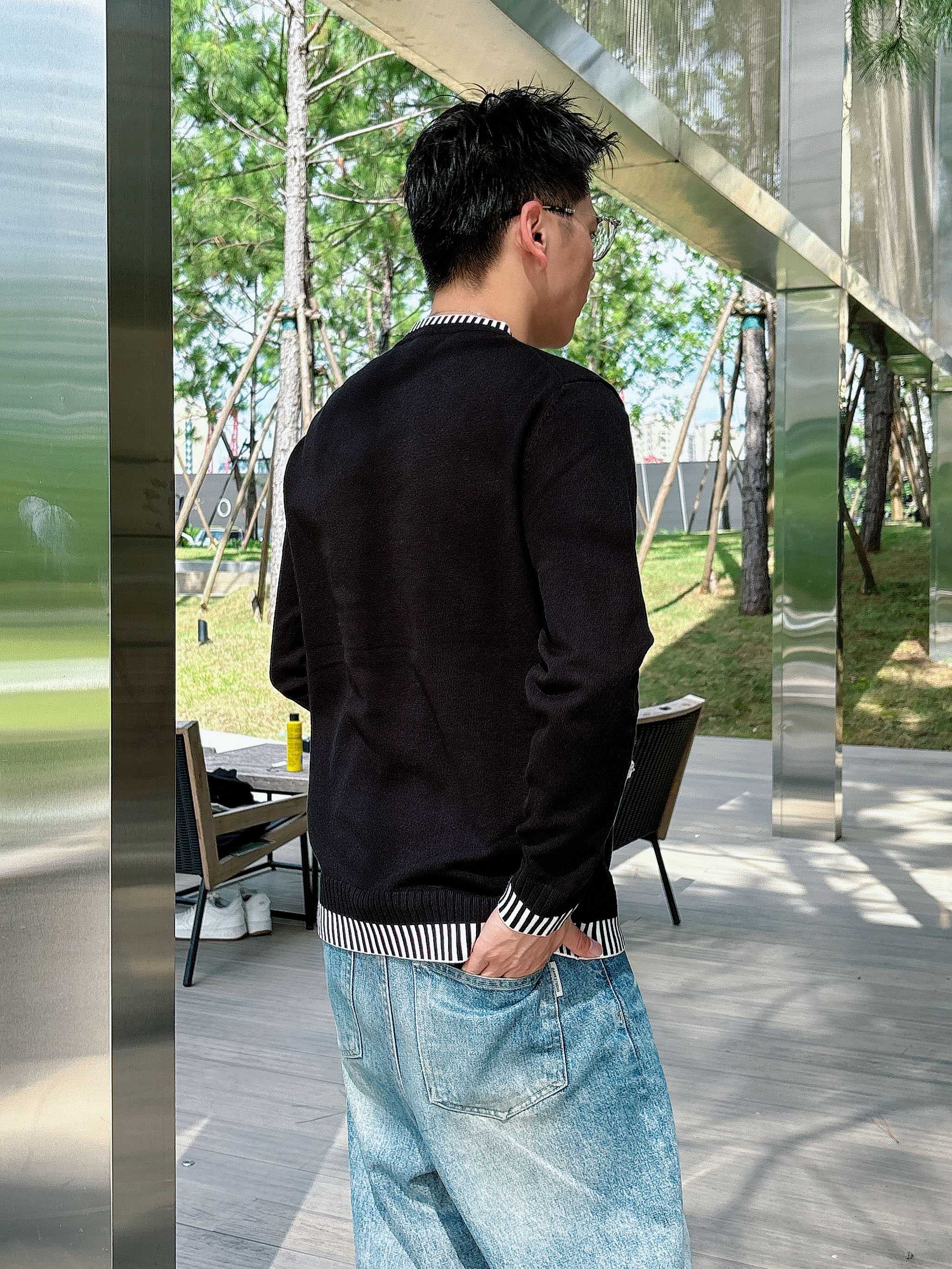 · 罗意威loewe 2025官网秋冬季最新款圆领毛衣，专柜同步在售爆款！特供羊毛混纺面料.手感舒适.可