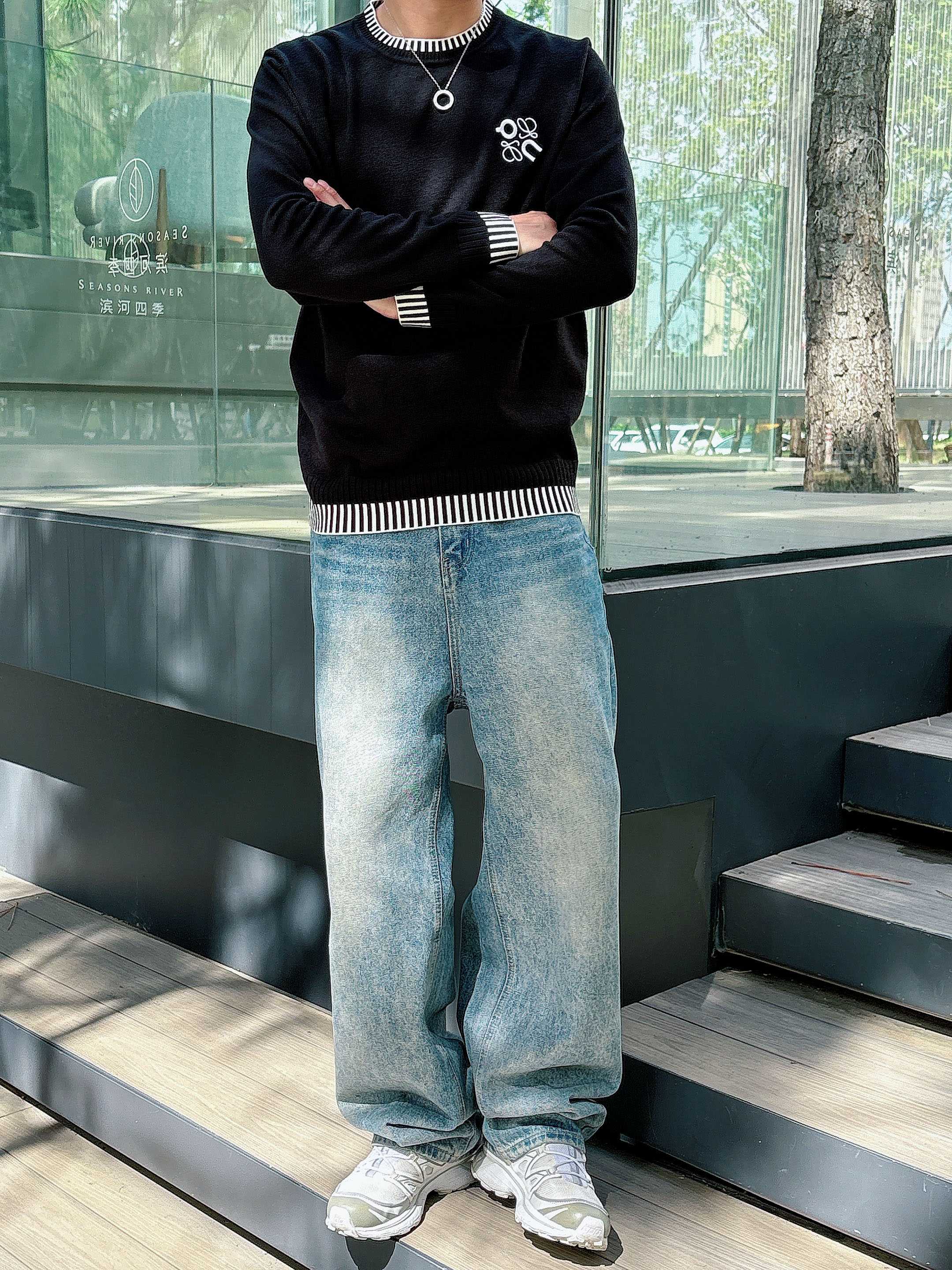 · 罗意威loewe 2025官网秋冬季最新款圆领毛衣，专柜同步在售爆款！特供羊毛混纺面料.手感舒适.可