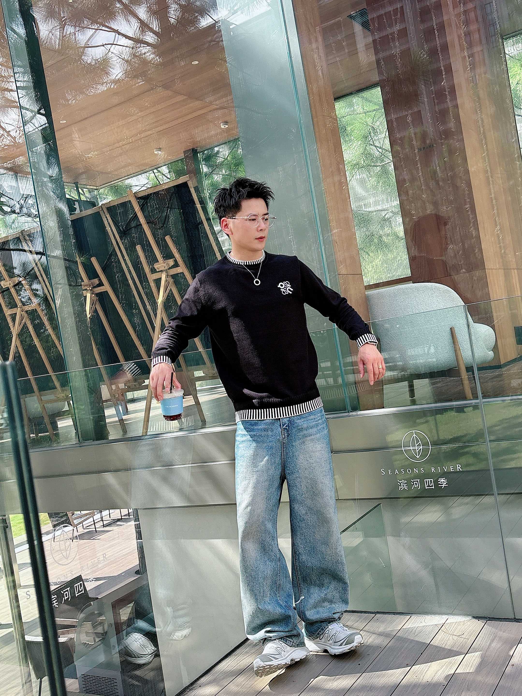 · 罗意威loewe 2025官网秋冬季最新款圆领毛衣，专柜同步在售爆款！特供羊毛混纺面料.手感舒适.可