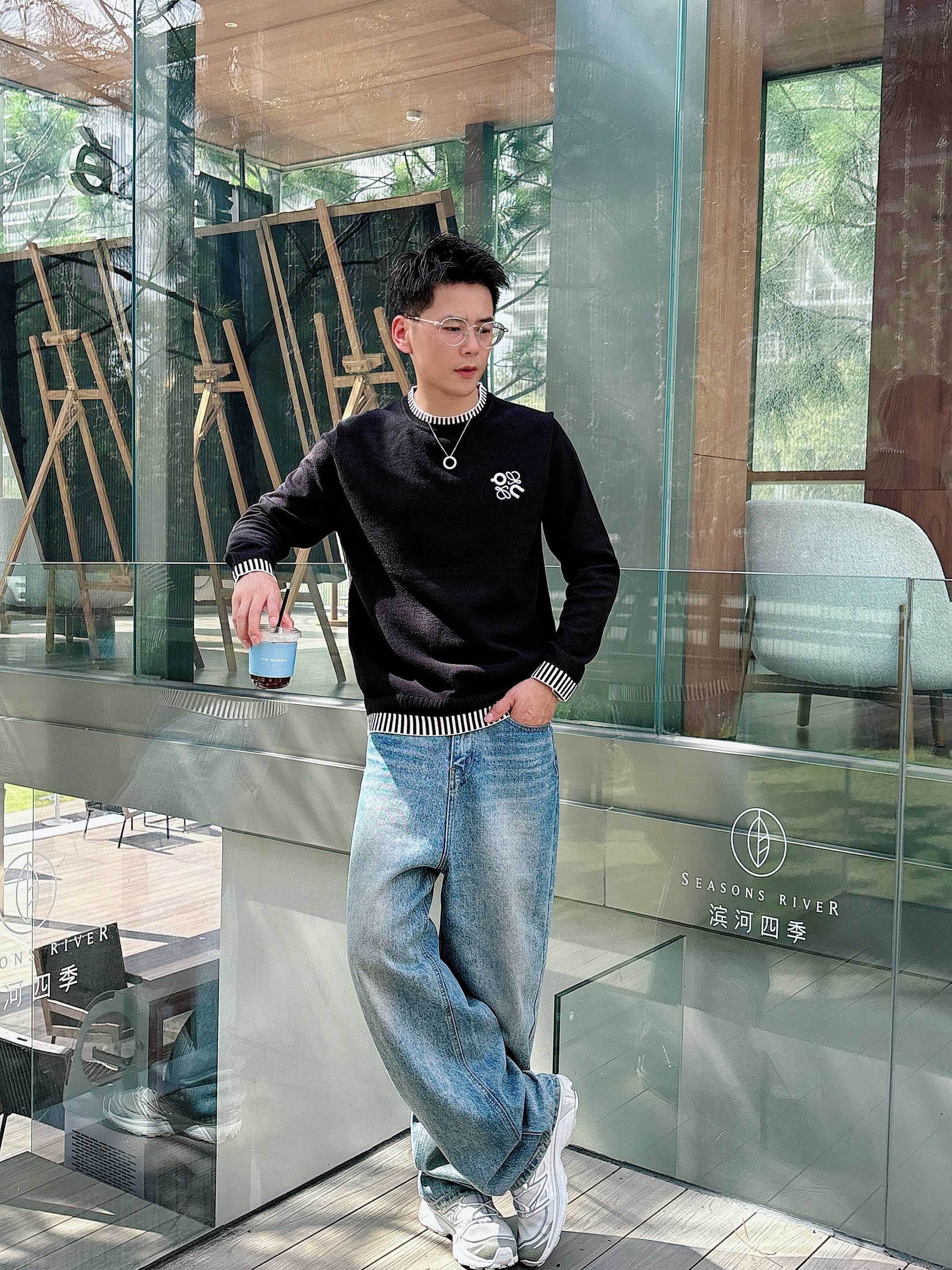 · 罗意威loewe 2025官网秋冬季最新款圆领毛衣，专柜同步在售爆款！特供羊毛混纺面料.手感舒适.可