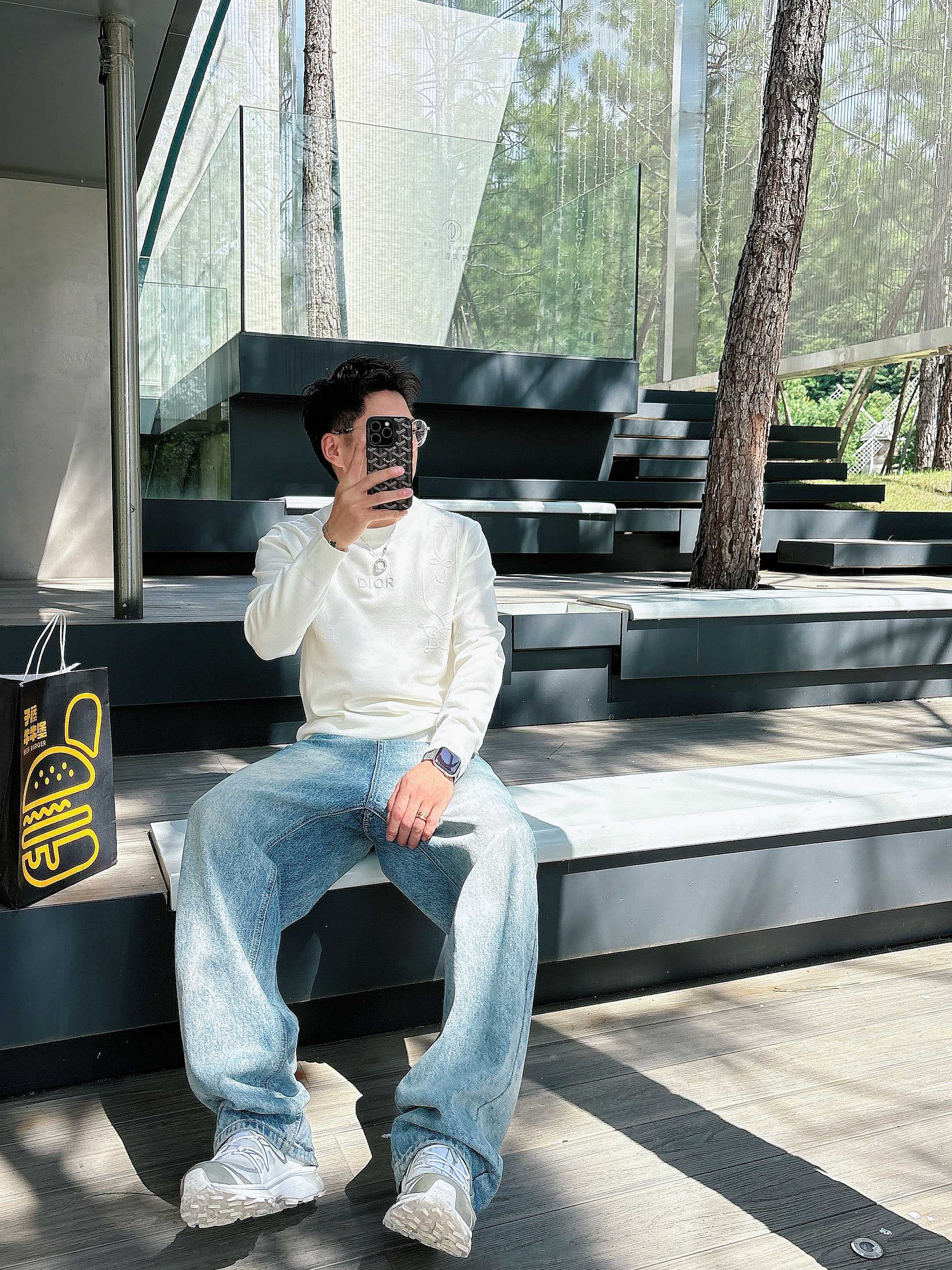 · 迪奥Dior 2025官网秋冬季最新款圆领毛衣，专柜同步在售爆款！特供羊毛混纺面料.手感舒适.可直接