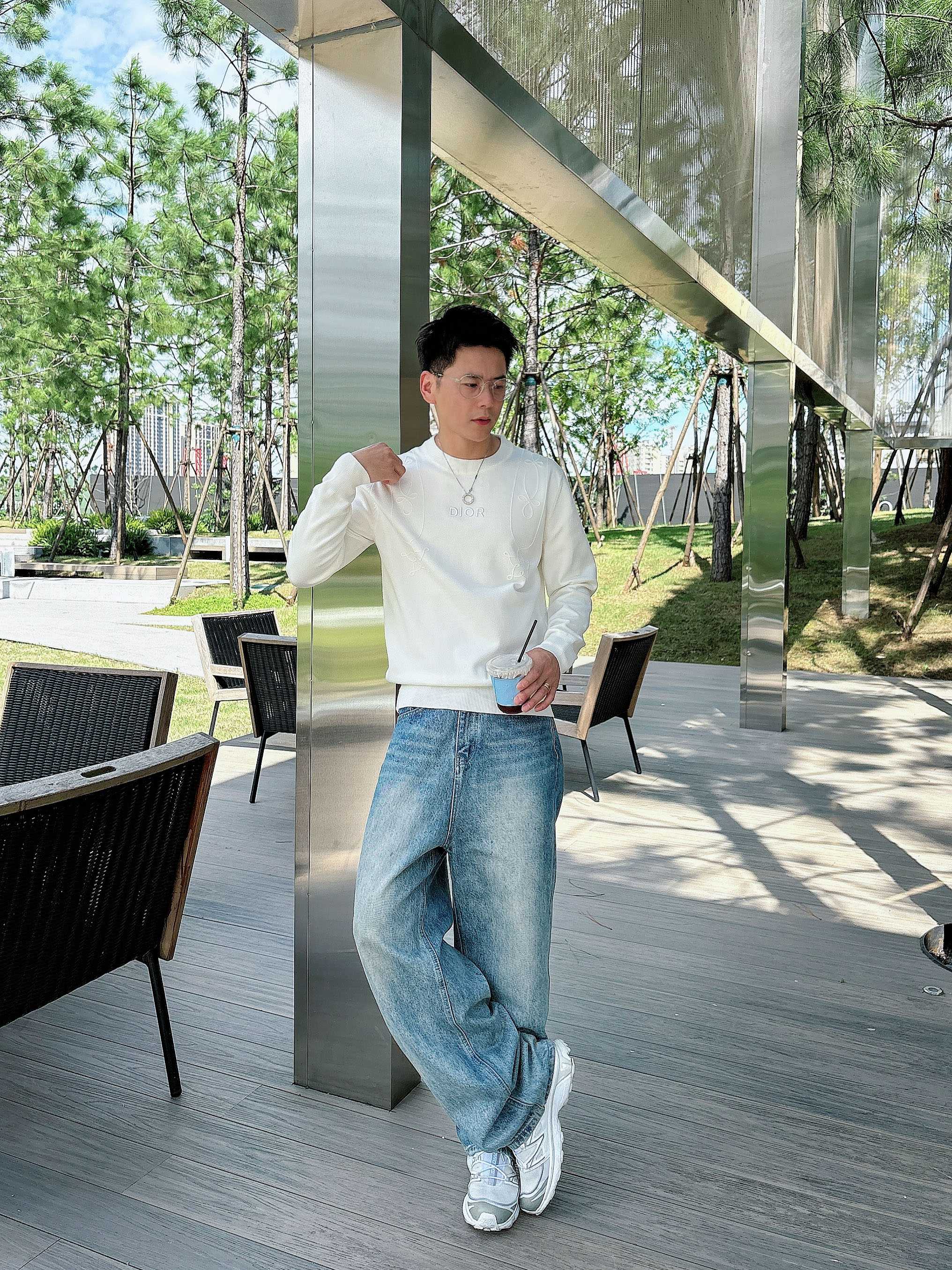 · 迪奥Dior 2025官网秋冬季最新款圆领毛衣，专柜同步在售爆款！特供羊毛混纺面料.手感舒适.可直接