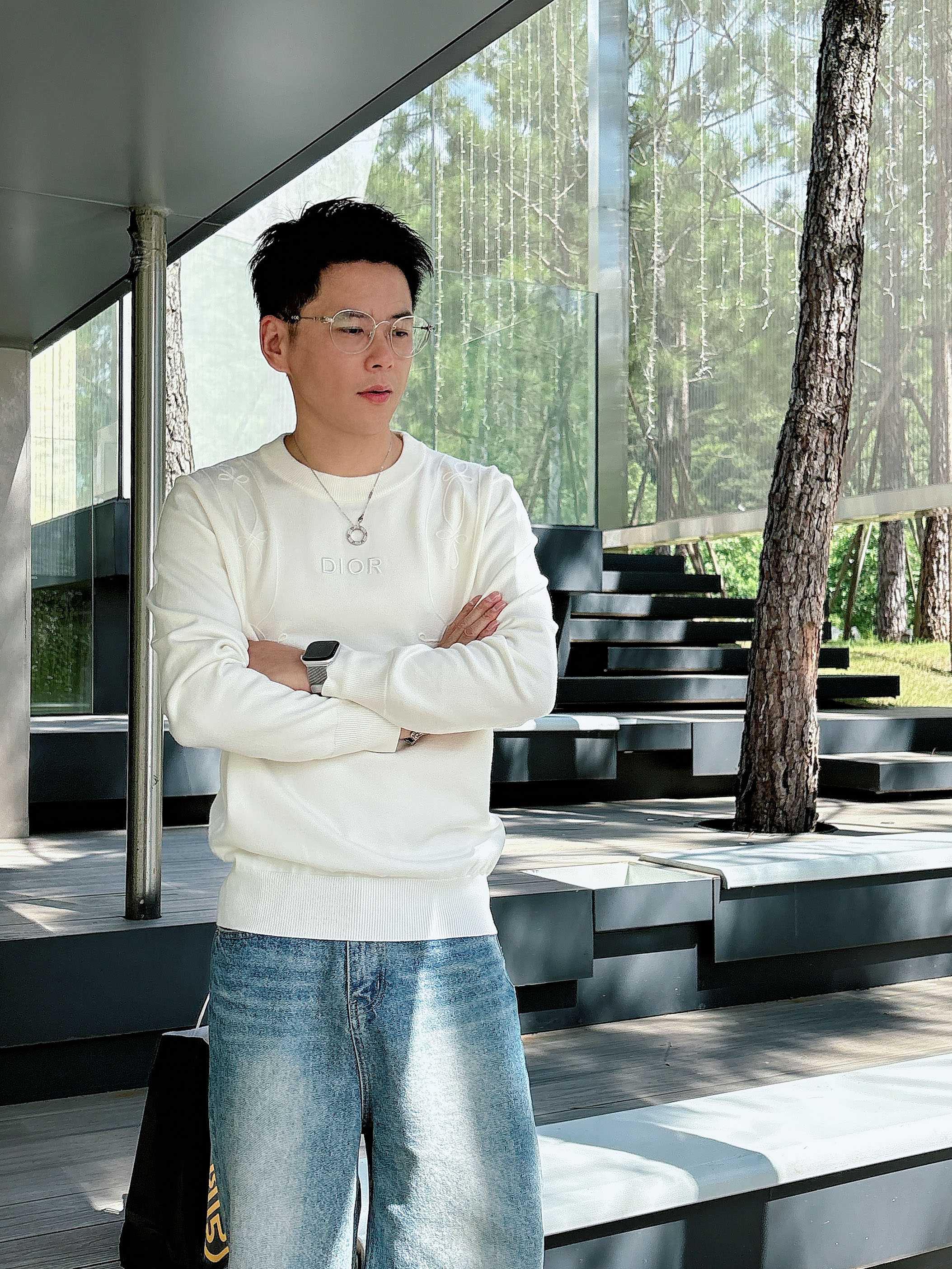 · 迪奥Dior 2025官网秋冬季最新款圆领毛衣，专柜同步在售爆款！特供羊毛混纺面料.手感舒适.可直接