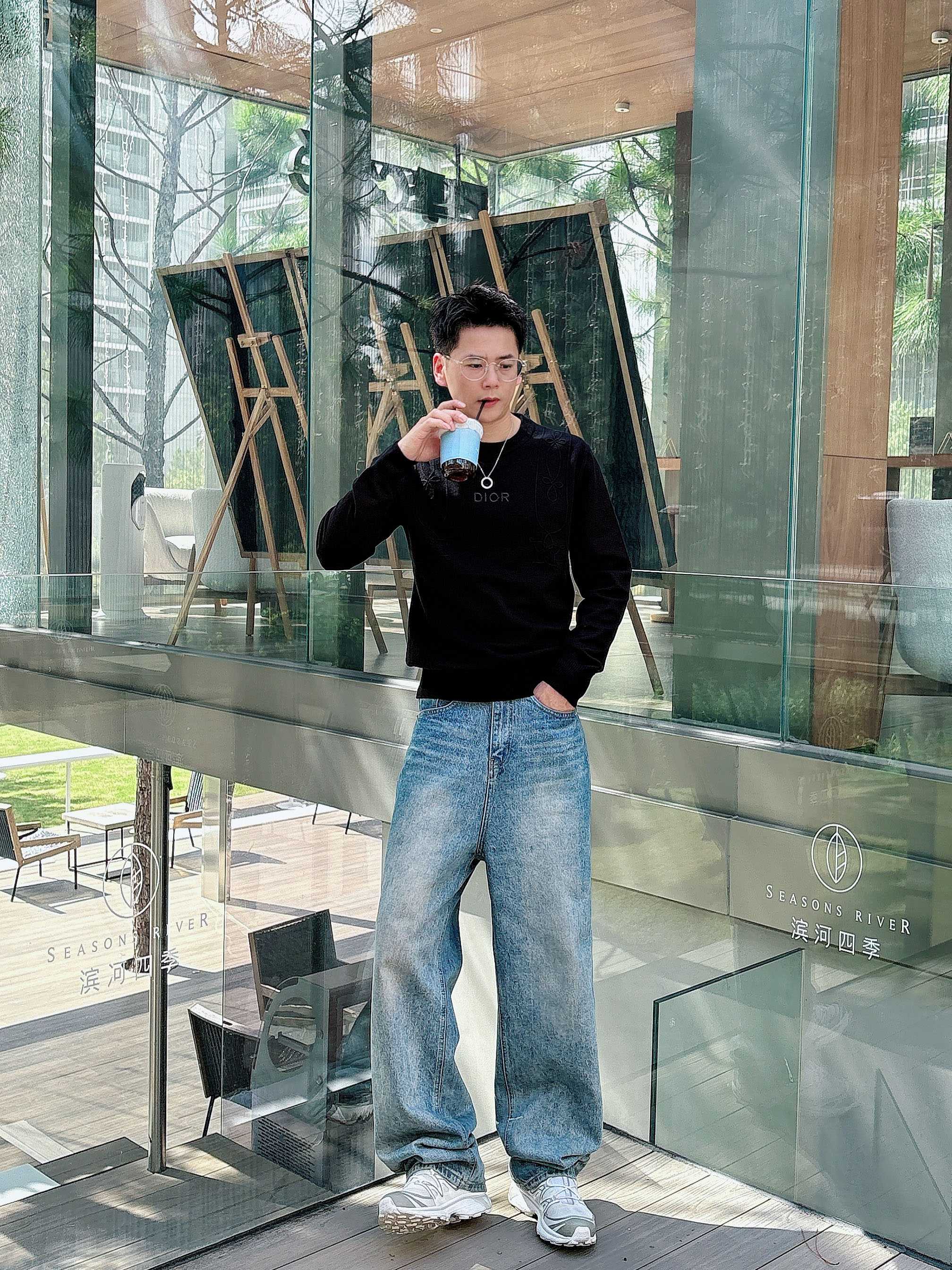 · 迪奥Dior 2025官网秋冬季最新款圆领毛衣，专柜同步在售爆款！特供羊毛混纺面料.手感舒适.可直接