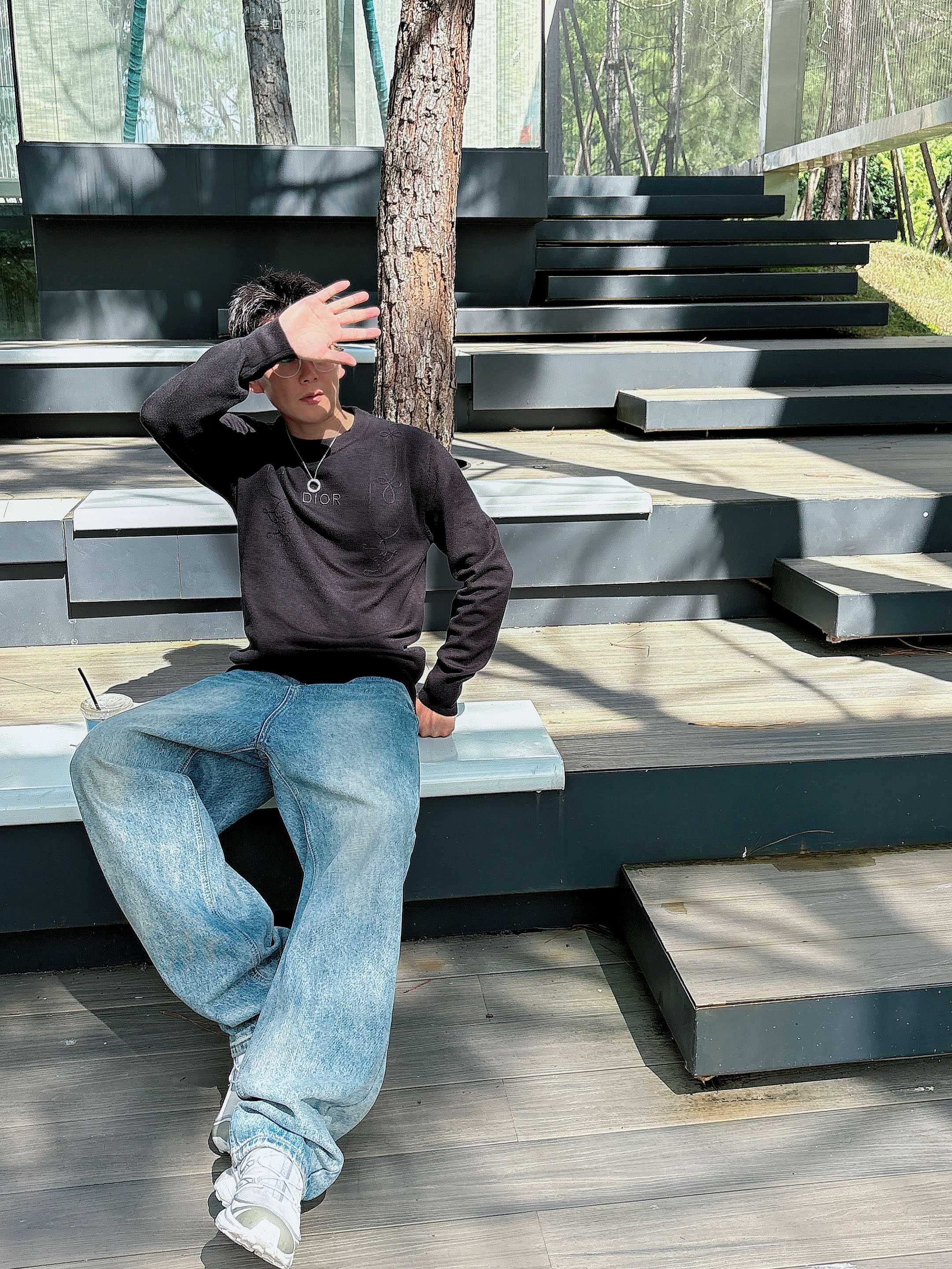 · 迪奥Dior 2025官网秋冬季最新款圆领毛衣，专柜同步在售爆款！特供羊毛混纺面料.手感舒适.可直接