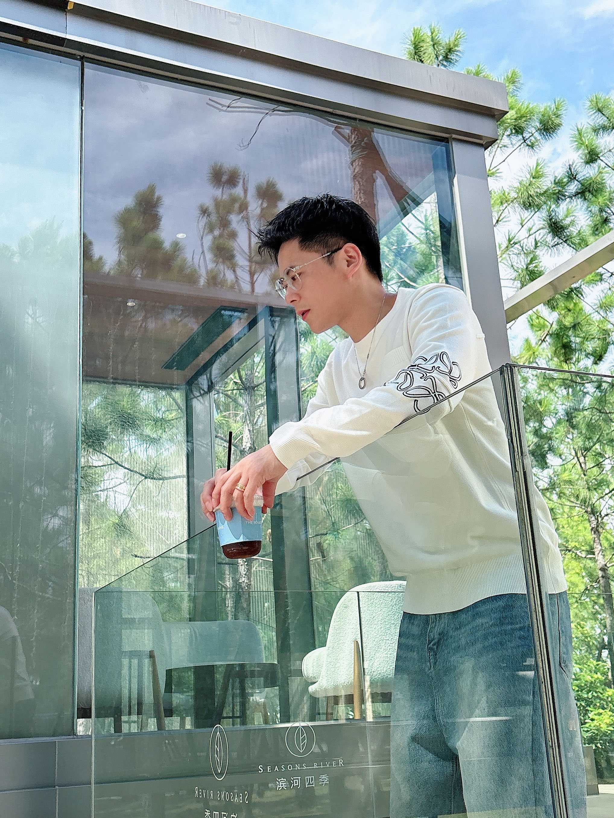 · 罗意威loewe 2025官网秋冬季最新款圆领毛衣，专柜同步在售爆款！特供羊毛混纺面料.手感舒适.可