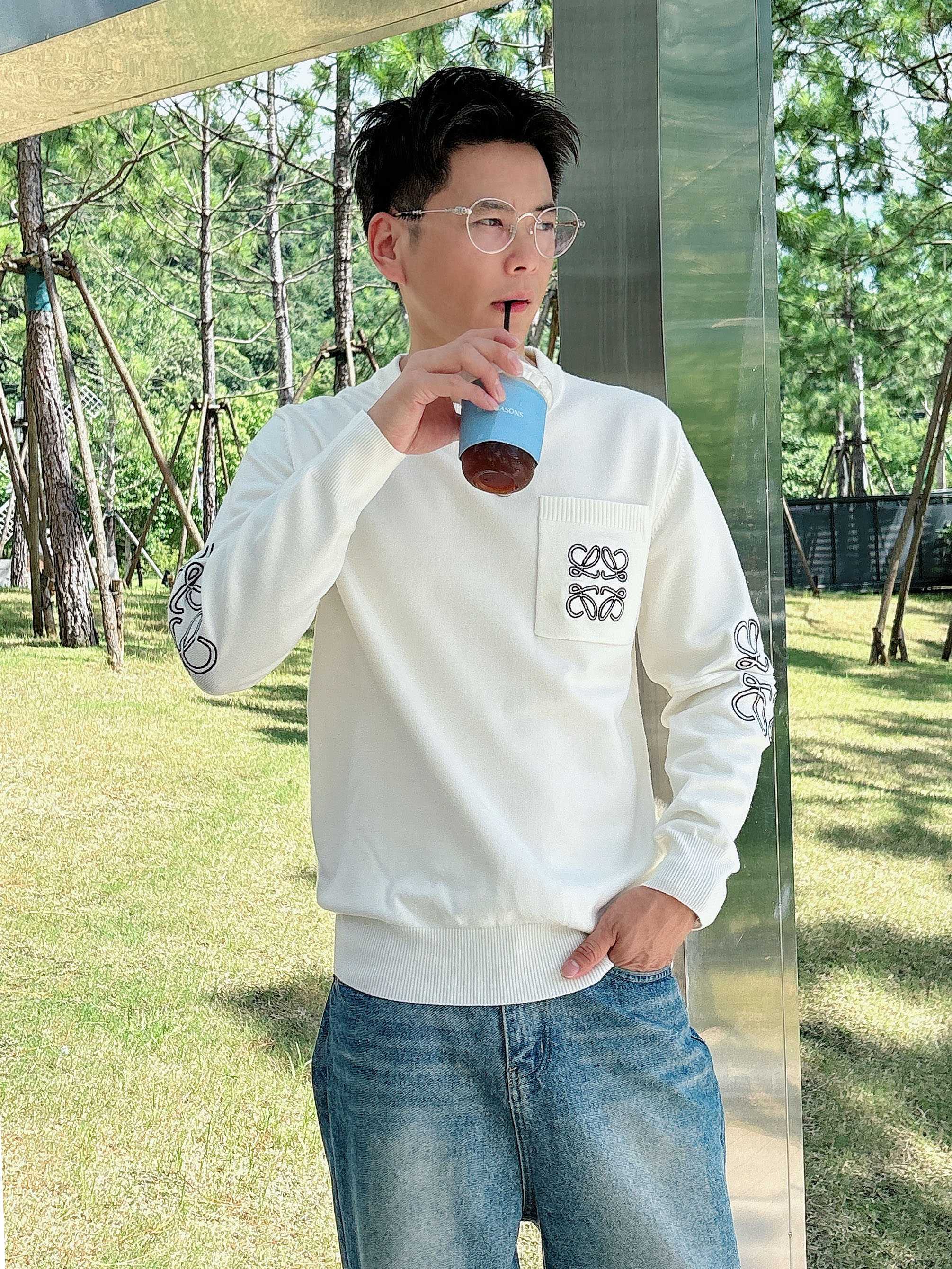 · 罗意威loewe 2025官网秋冬季最新款圆领毛衣，专柜同步在售爆款！特供羊毛混纺面料.手感舒适.可