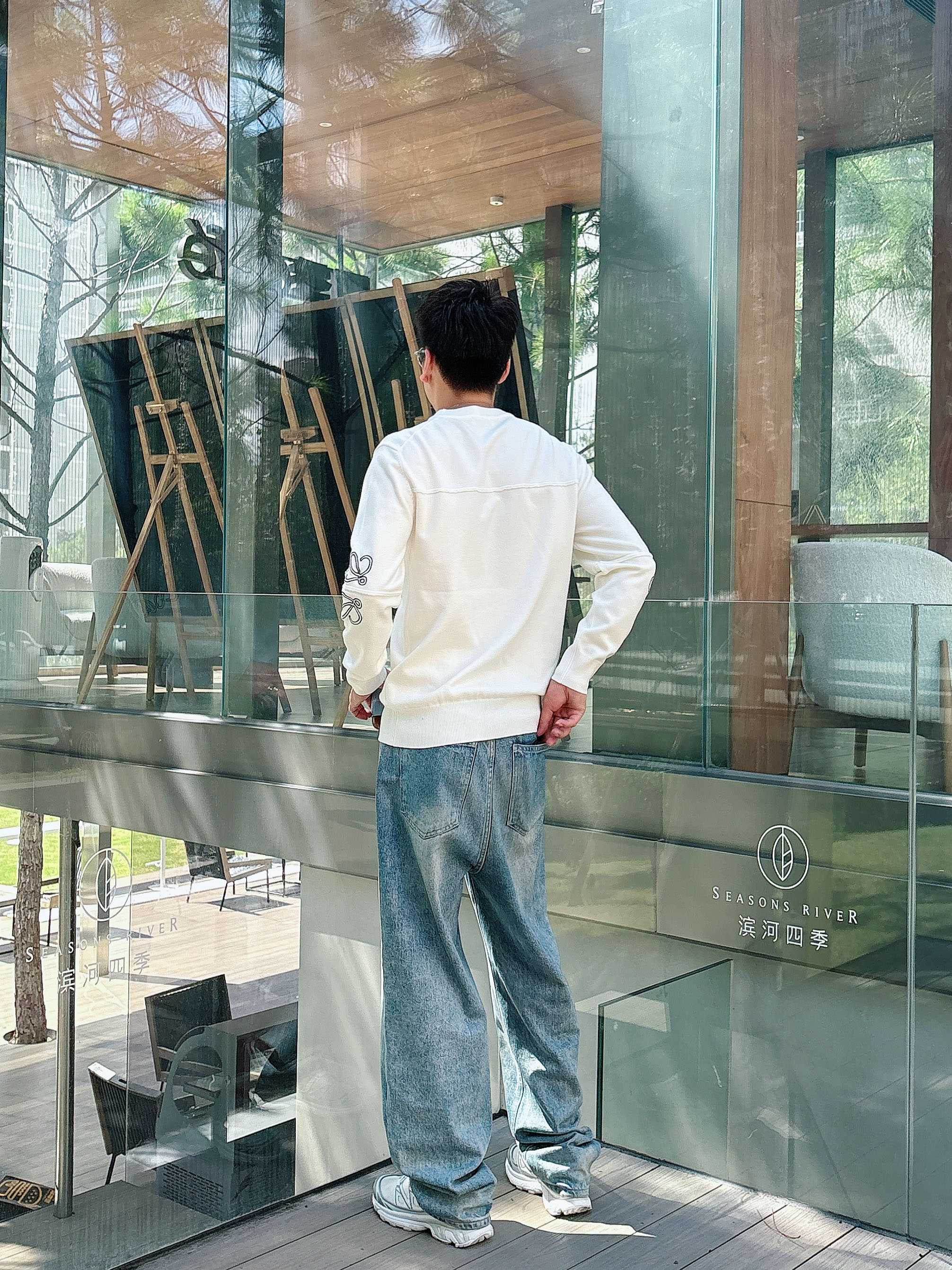 · 罗意威loewe 2025官网秋冬季最新款圆领毛衣，专柜同步在售爆款！特供羊毛混纺面料.手感舒适.可