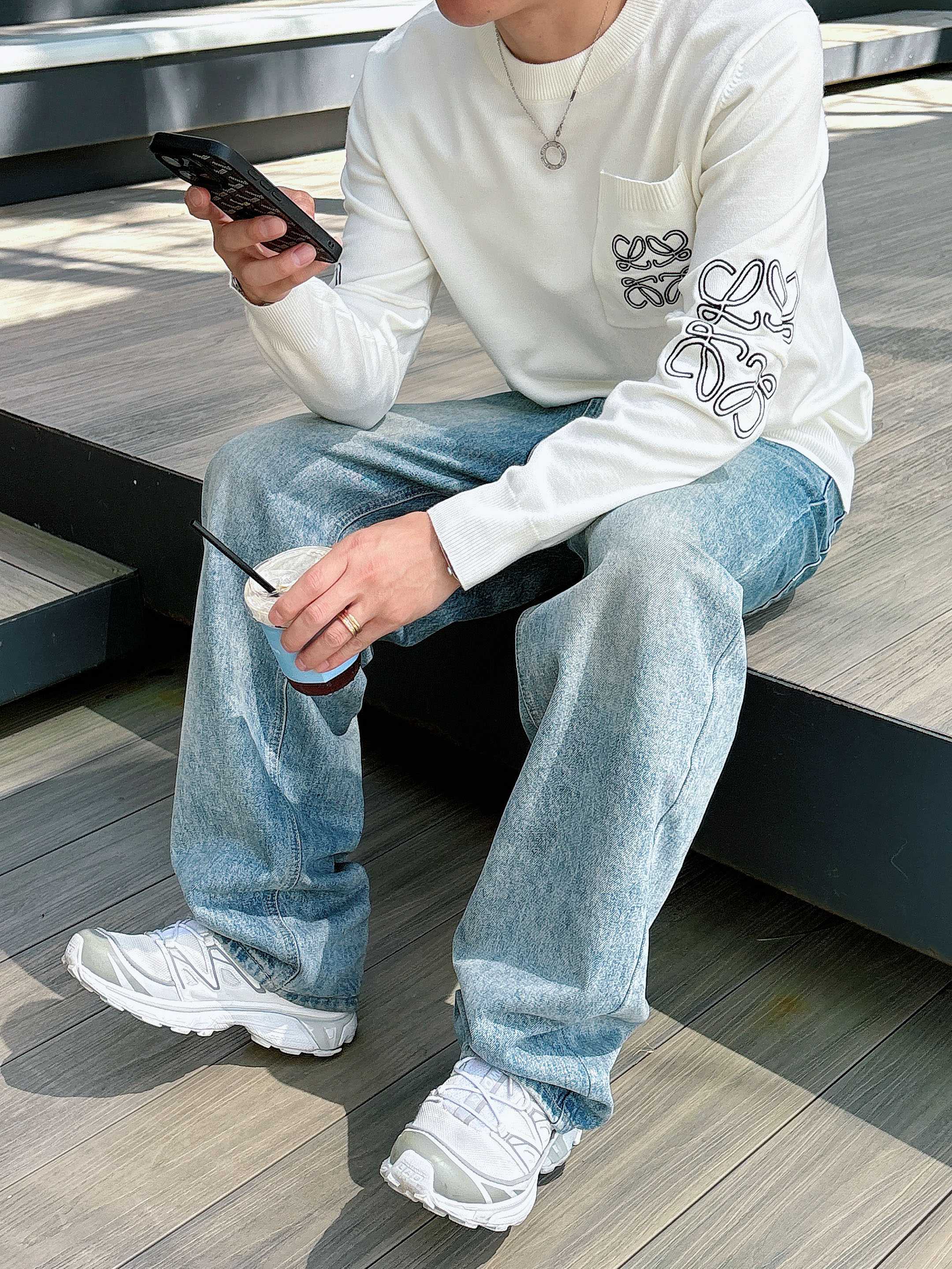 · 罗意威loewe 2025官网秋冬季最新款圆领毛衣，专柜同步在售爆款！特供羊毛混纺面料.手感舒适.可