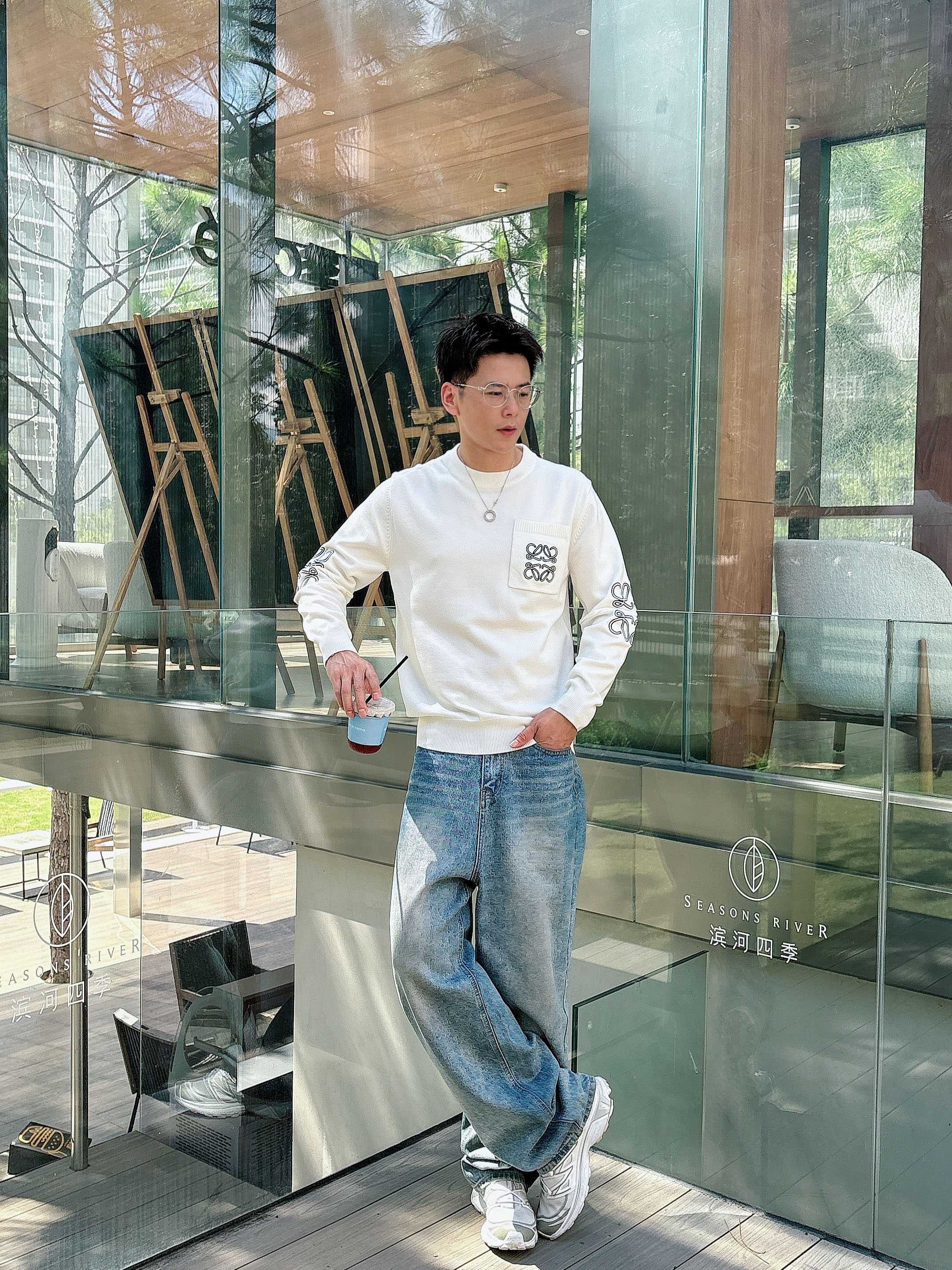 · 罗意威loewe 2025官网秋冬季最新款圆领毛衣，专柜同步在售爆款！特供羊毛混纺面料.手感舒适.可