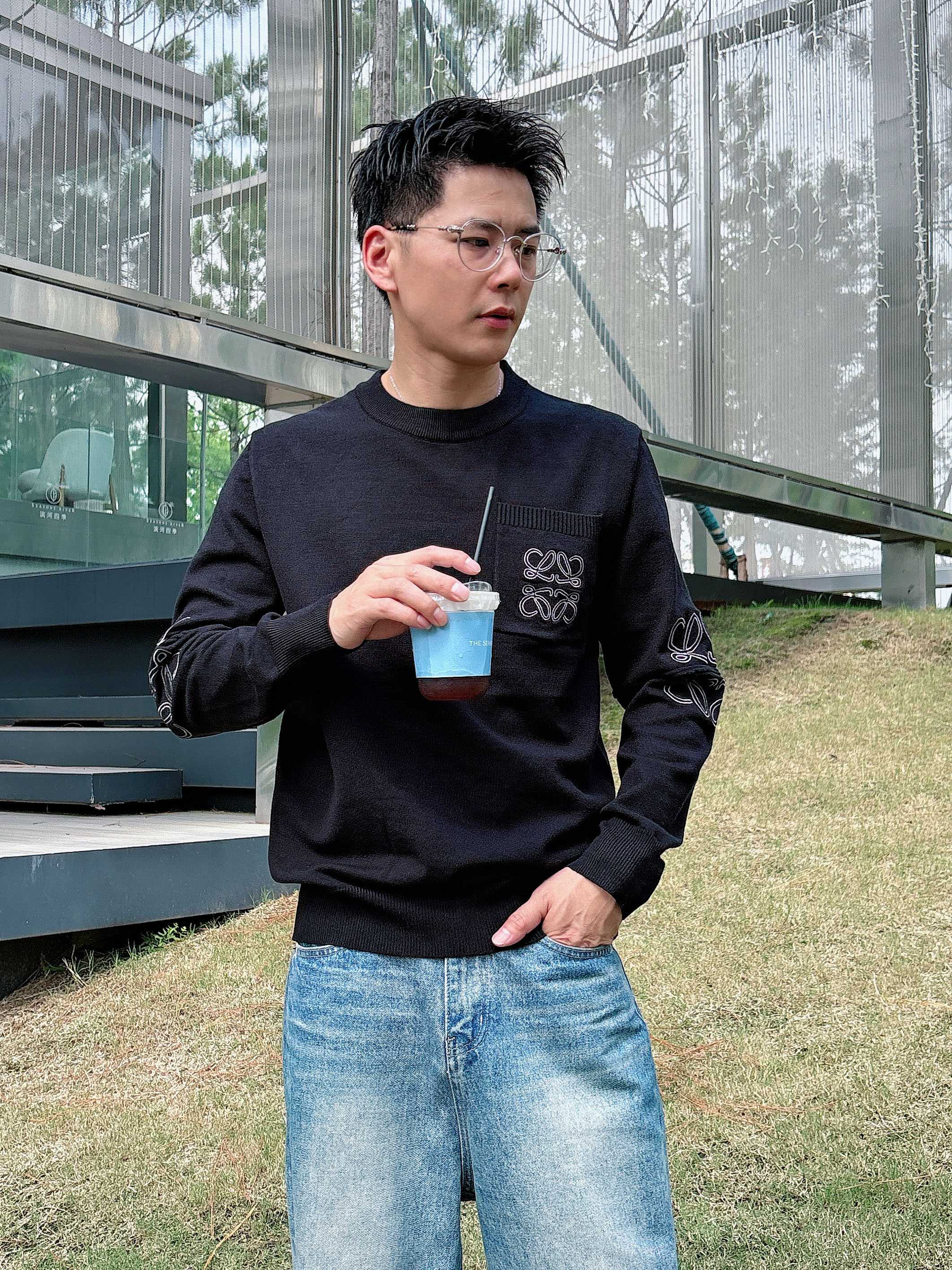 · 罗意威loewe 2025官网秋冬季最新款圆领毛衣，专柜同步在售爆款！特供羊毛混纺面料.手感舒适.可