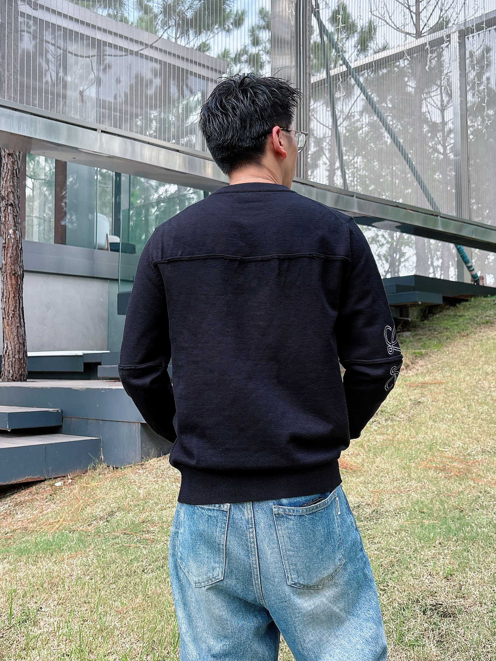 · 罗意威loewe 2025官网秋冬季最新款圆领毛衣，专柜同步在售爆款！特供羊毛混纺面料.手感舒适.可