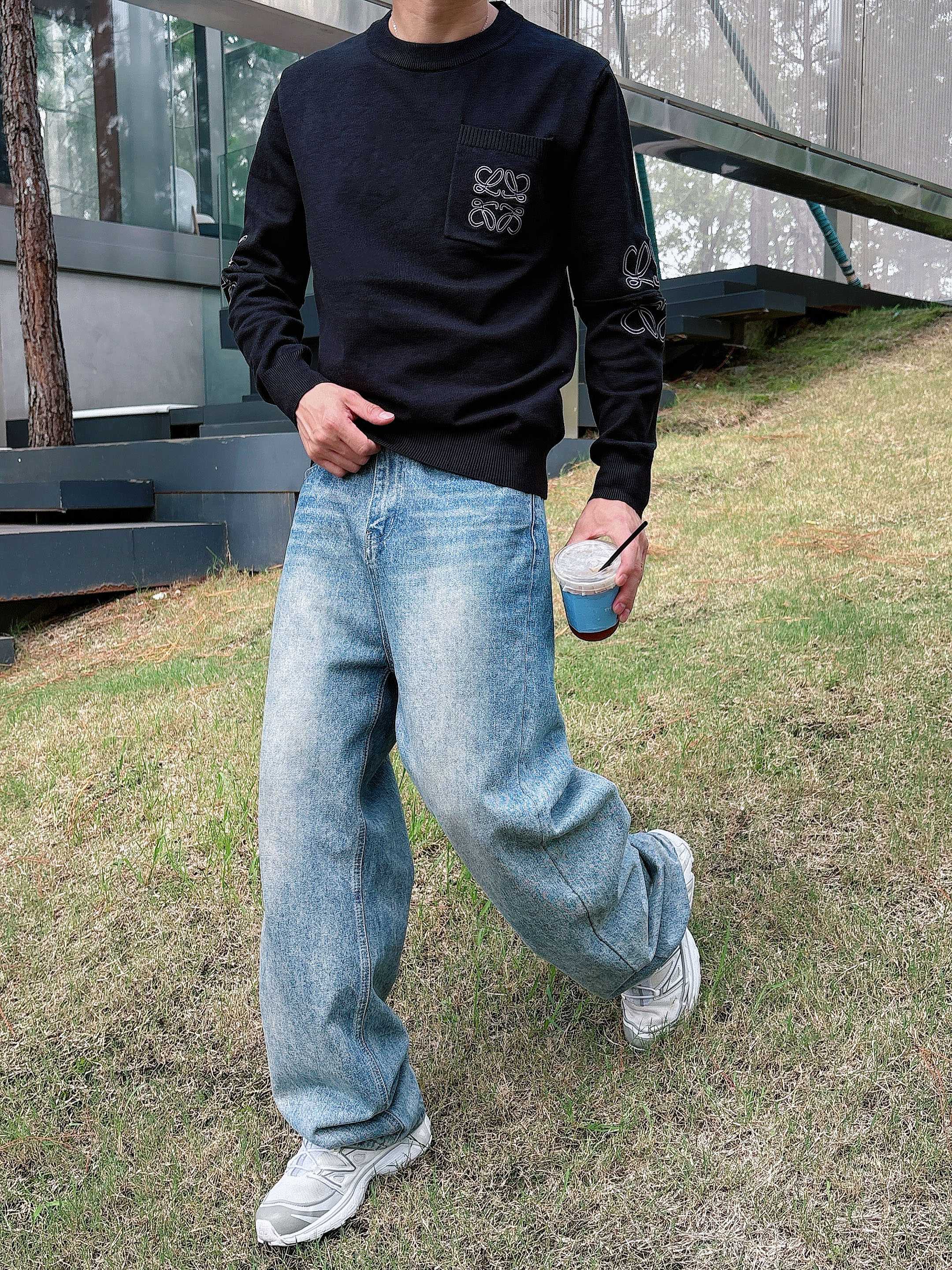 · 罗意威loewe 2025官网秋冬季最新款圆领毛衣，专柜同步在售爆款！特供羊毛混纺面料.手感舒适.可