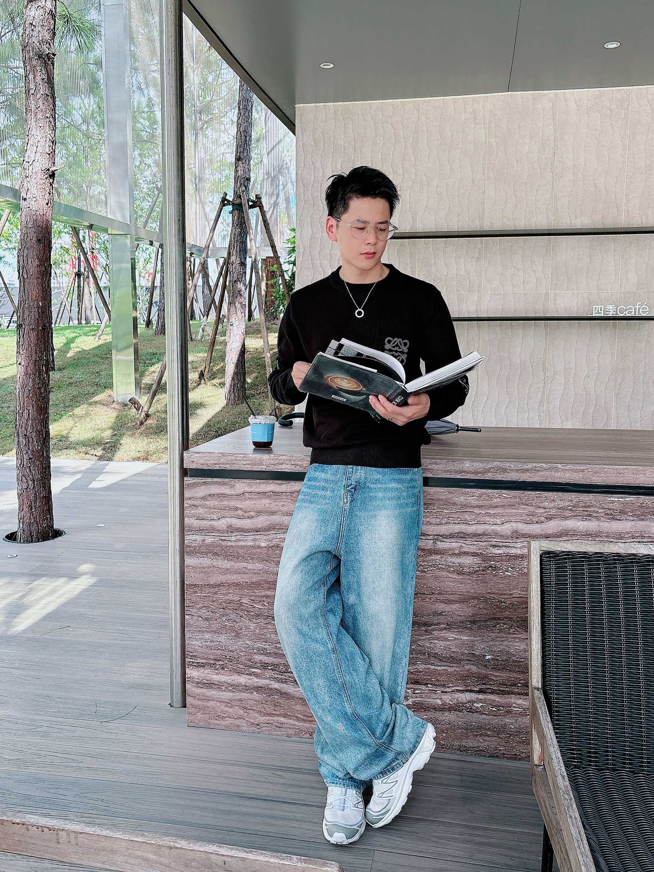 · 罗意威loewe 2025官网秋冬季最新款圆领毛衣，专柜同步在售爆款！特供羊毛混纺面料.手感舒适.可