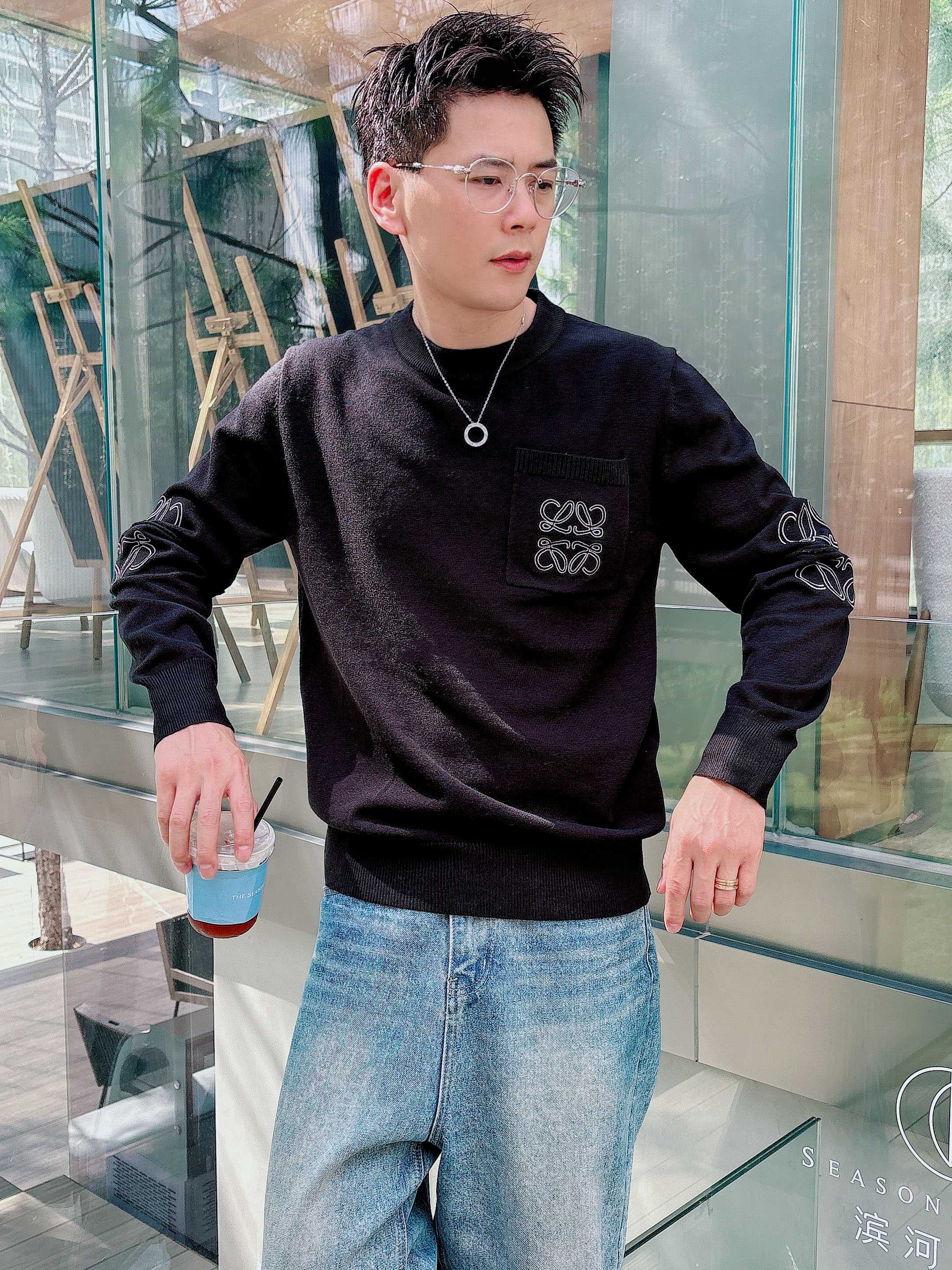 · 罗意威loewe 2025官网秋冬季最新款圆领毛衣，专柜同步在售爆款！特供羊毛混纺面料.手感舒适.可