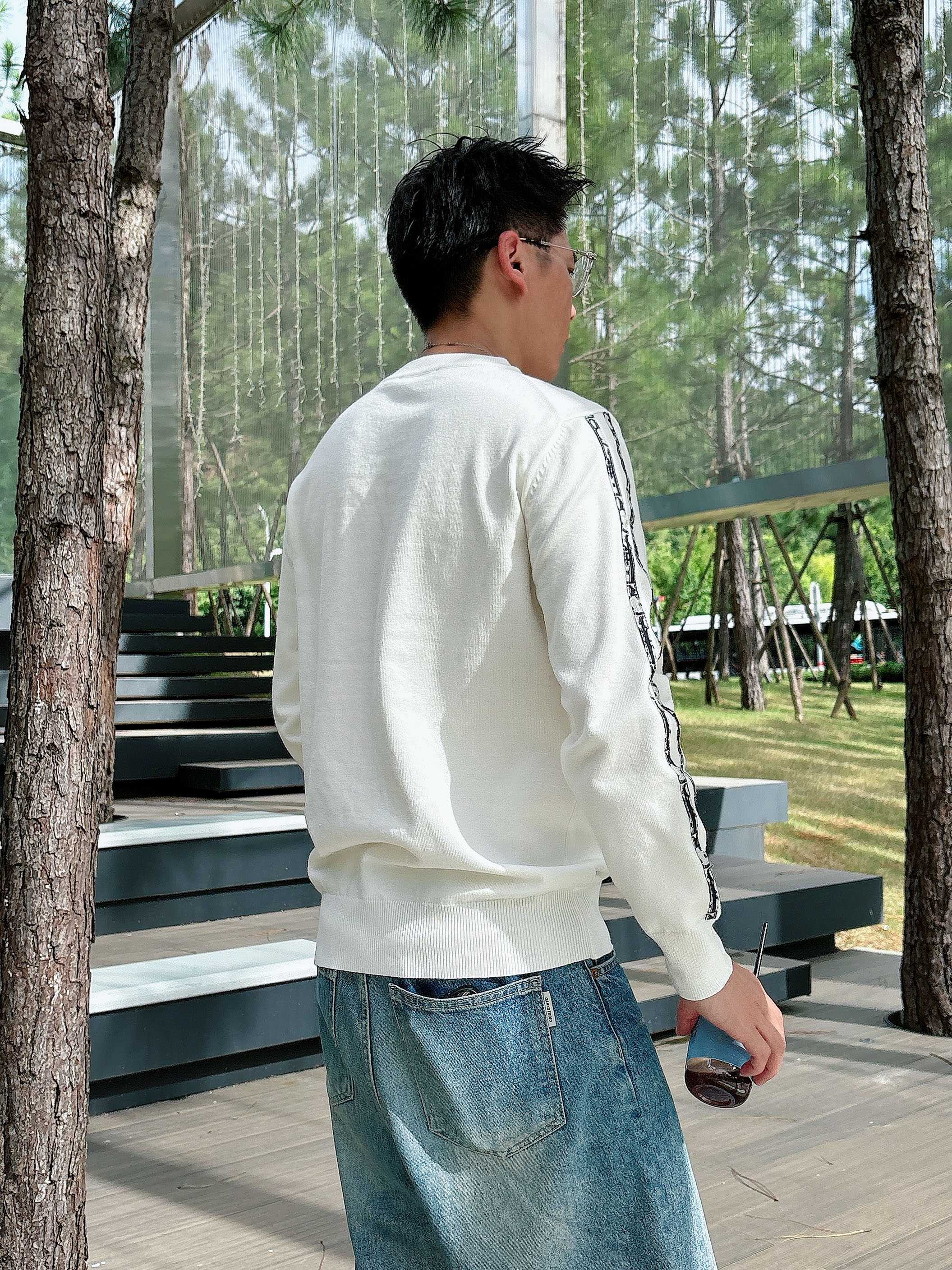 · 迪奥Dior 2025官网秋冬季最新款圆领毛衣，专柜同步在售爆款！特供羊毛混纺面料.手感舒适.可直接