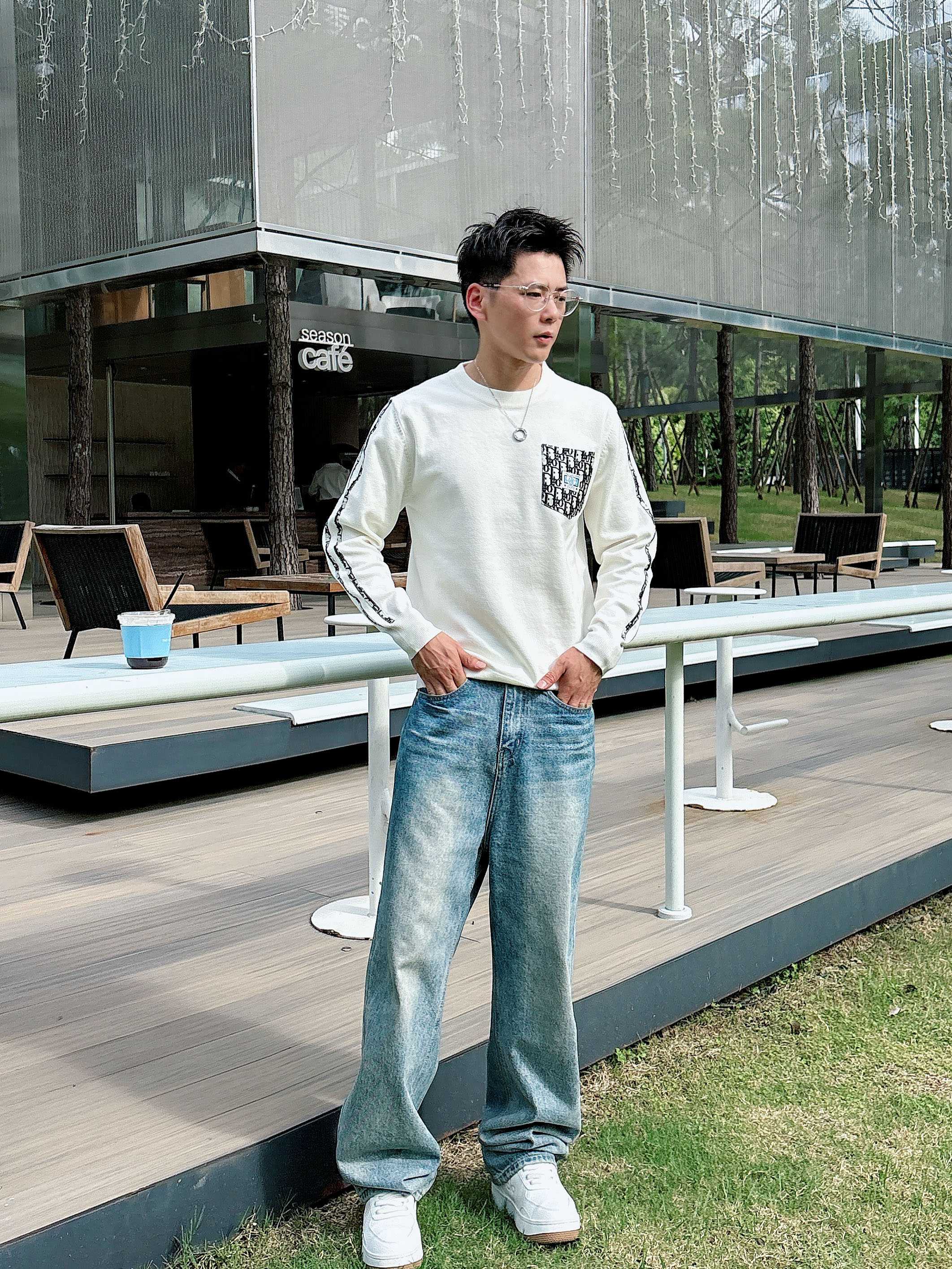 · 迪奥Dior 2025官网秋冬季最新款圆领毛衣，专柜同步在售爆款！特供羊毛混纺面料.手感舒适.可直接