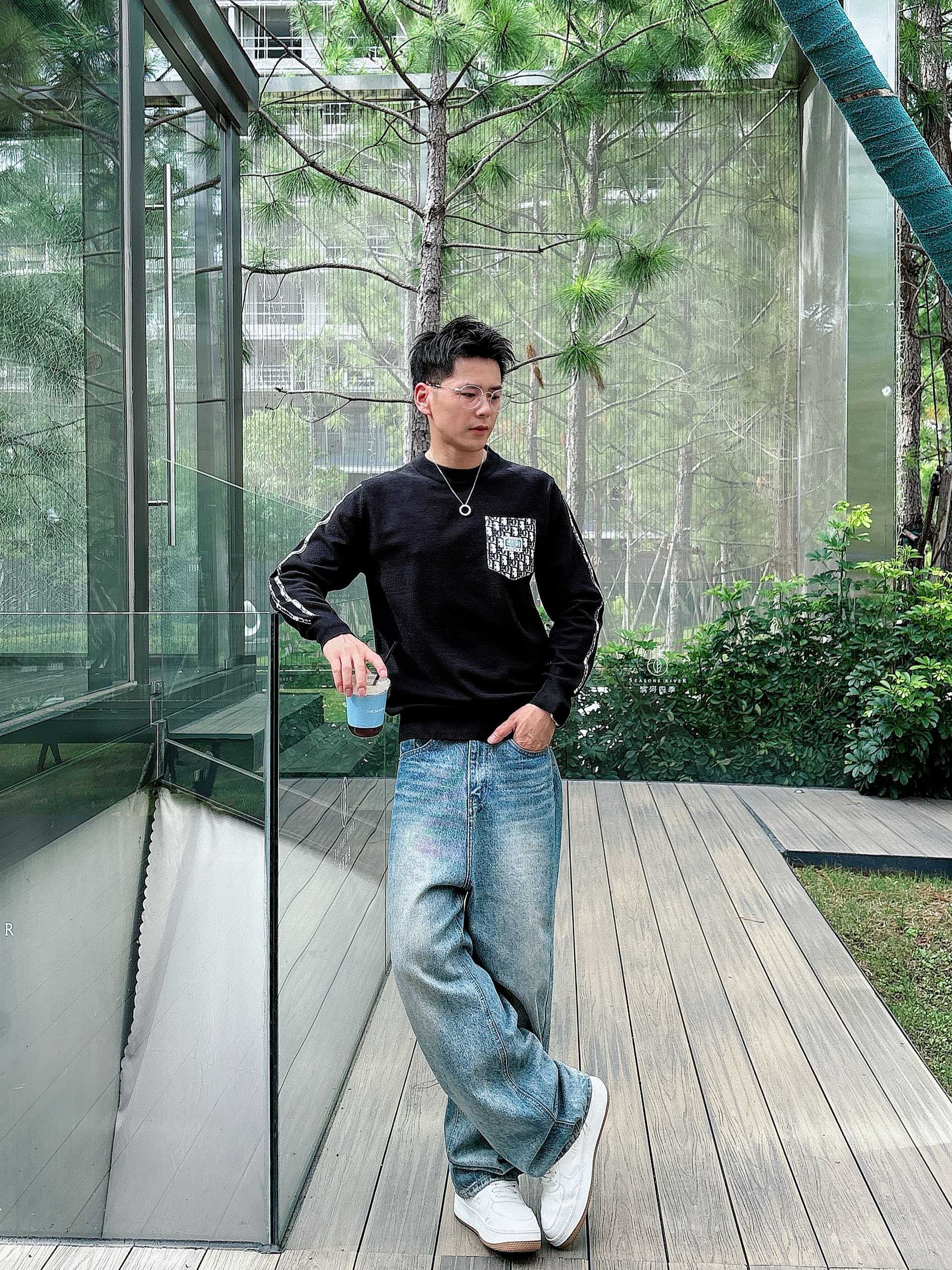 · 迪奥Dior 2025官网秋冬季最新款圆领毛衣，专柜同步在售爆款！特供羊毛混纺面料.手感舒适.可直接