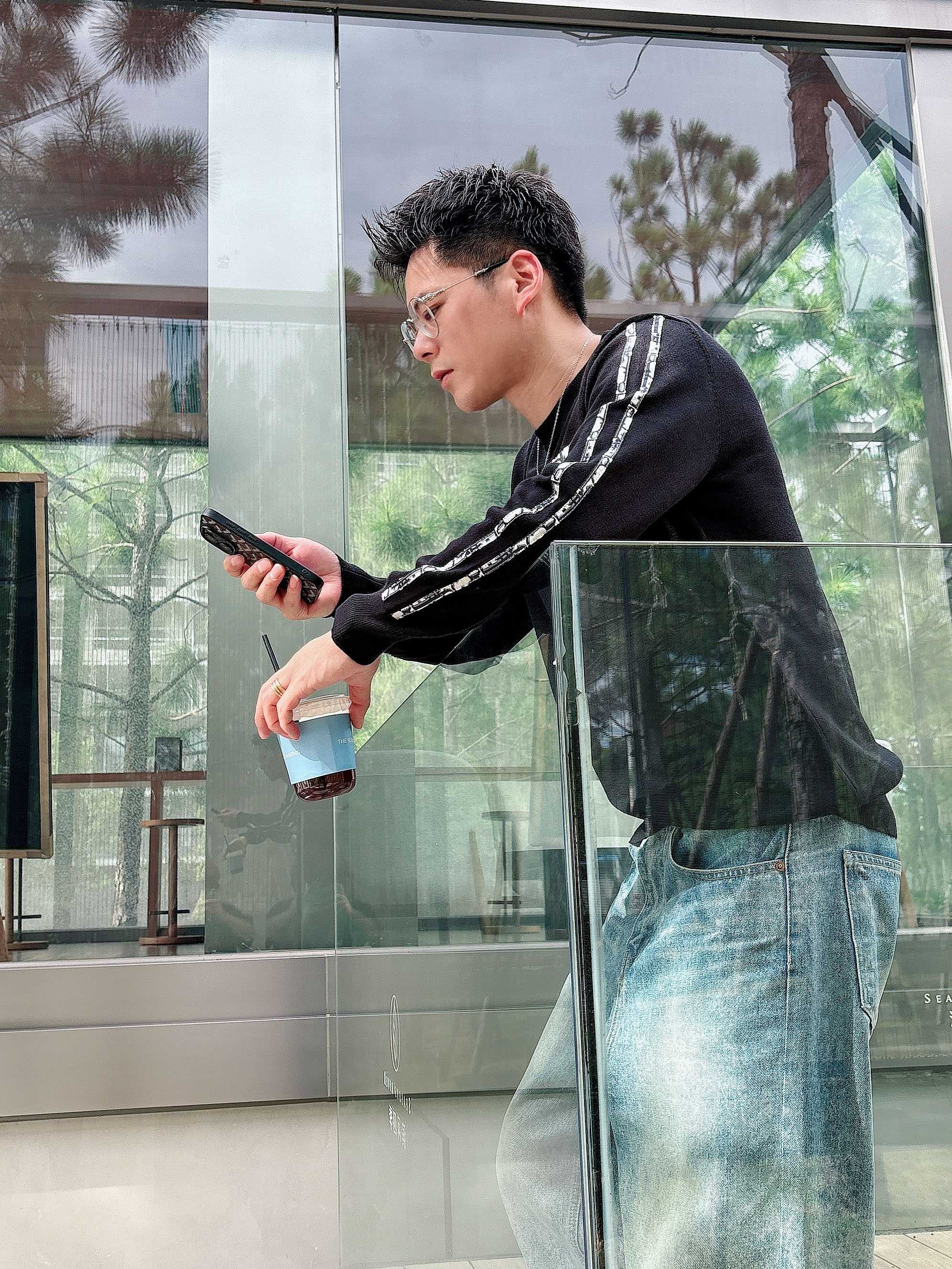 · 迪奥Dior 2025官网秋冬季最新款圆领毛衣，专柜同步在售爆款！特供羊毛混纺面料.手感舒适.可直接