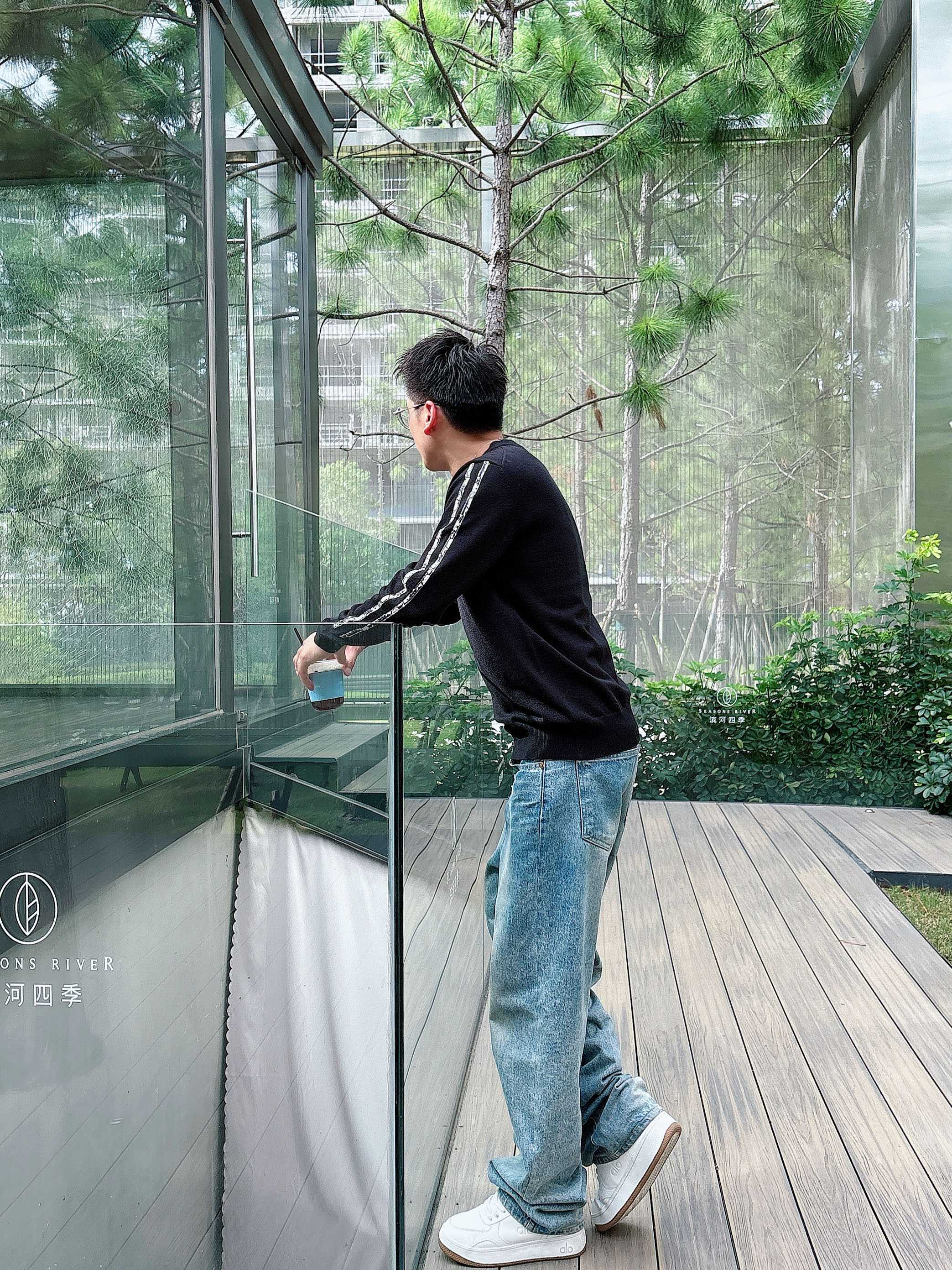 · 迪奥Dior 2025官网秋冬季最新款圆领毛衣，专柜同步在售爆款！特供羊毛混纺面料.手感舒适.可直接