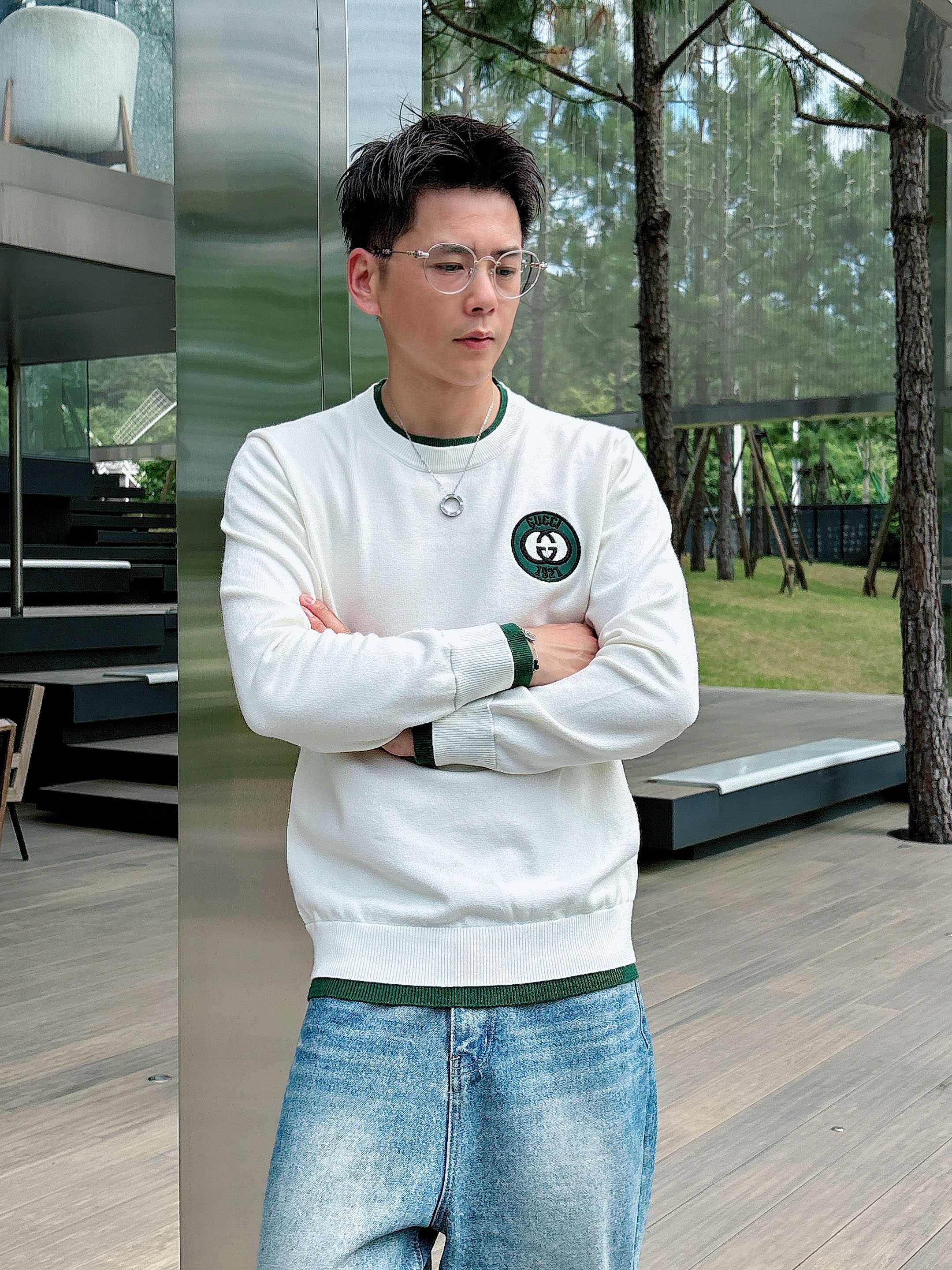 · 古驰Gucci 2025官网秋冬季最新款圆领毛衣，专柜同步在售爆款！特供羊毛混纺面料.手感舒适.可直