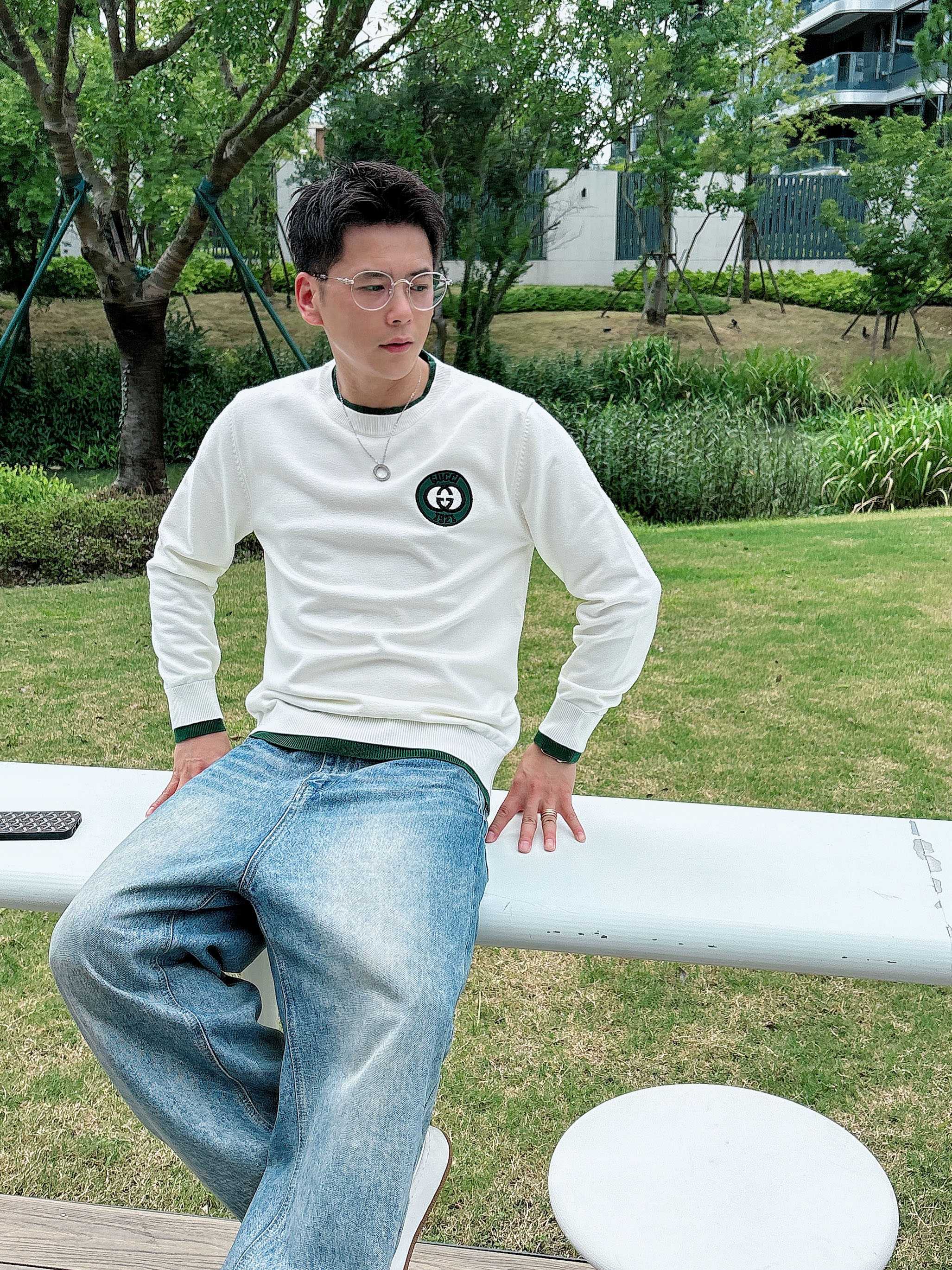 · 古驰Gucci 2025官网秋冬季最新款圆领毛衣，专柜同步在售爆款！特供羊毛混纺面料.手感舒适.可直