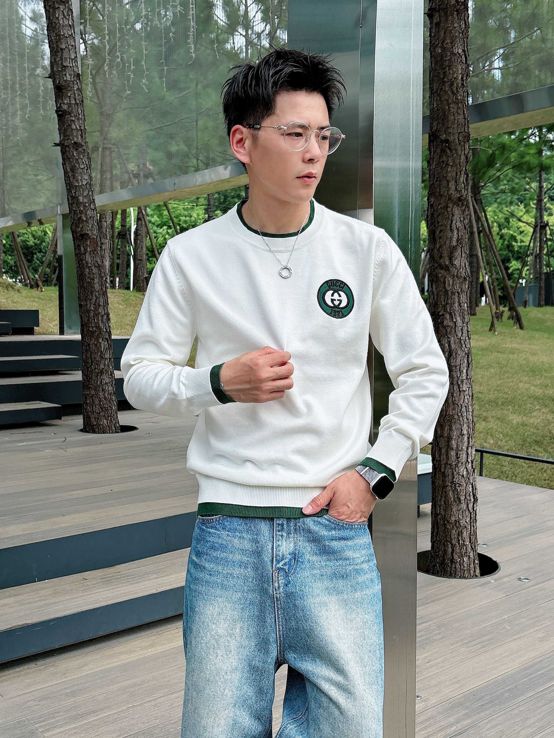 · 古驰Gucci 2025官网秋冬季最新款圆领毛衣，专柜同步在售爆款！特供羊毛混纺面料.手感舒适.可直