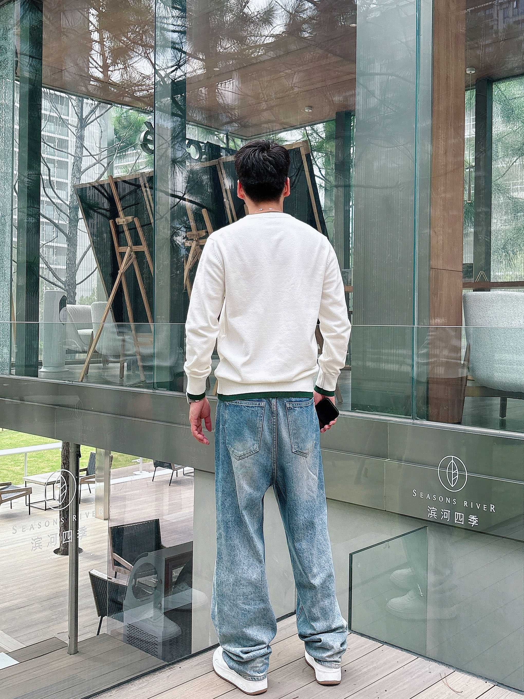 · 古驰Gucci 2025官网秋冬季最新款圆领毛衣，专柜同步在售爆款！特供羊毛混纺面料.手感舒适.可直