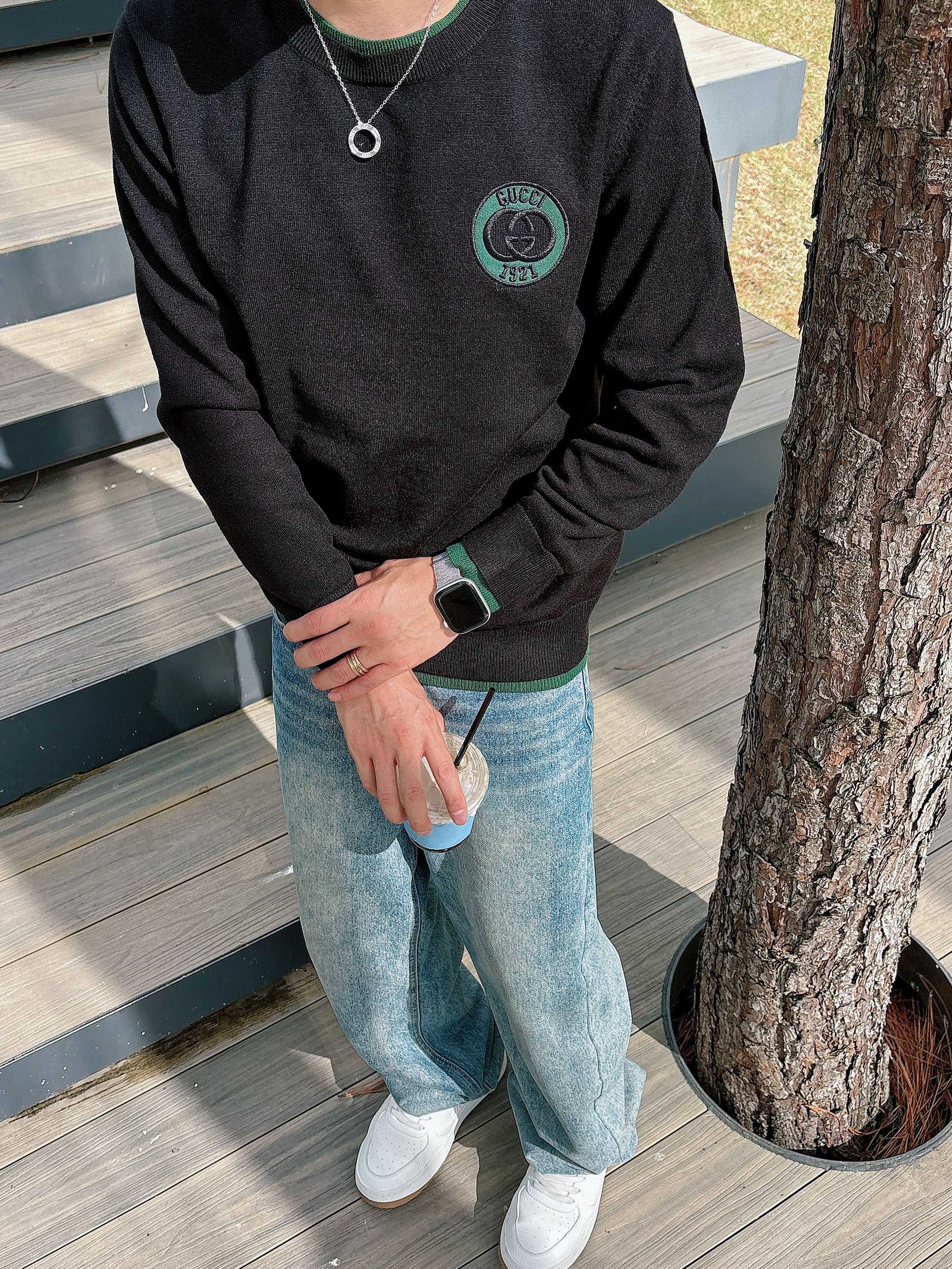 · 古驰Gucci 2025官网秋冬季最新款圆领毛衣，专柜同步在售爆款！特供羊毛混纺面料.手感舒适.可直