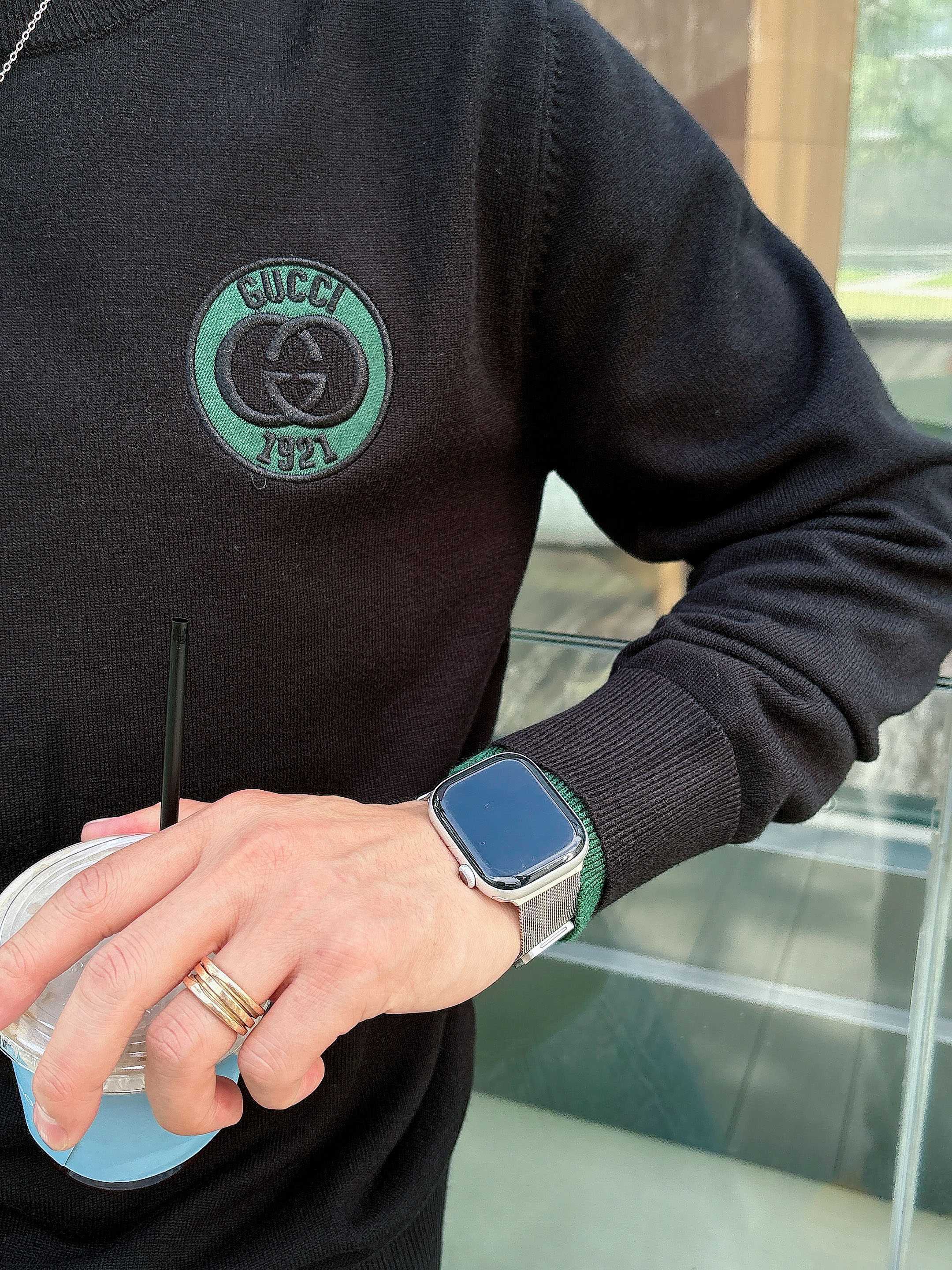 · 古驰Gucci 2025官网秋冬季最新款圆领毛衣，专柜同步在售爆款！特供羊毛混纺面料.手感舒适.可直