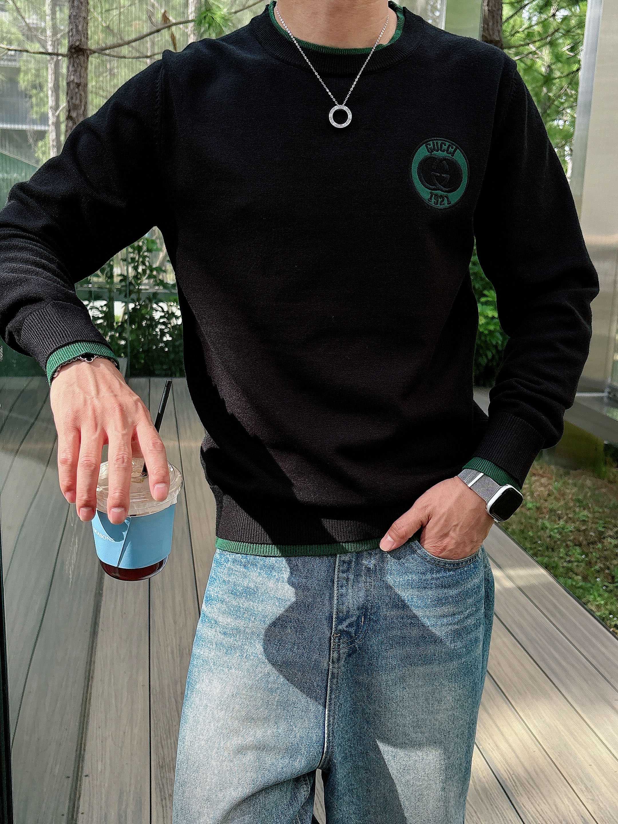 · 古驰Gucci 2025官网秋冬季最新款圆领毛衣，专柜同步在售爆款！特供羊毛混纺面料.手感舒适.可直