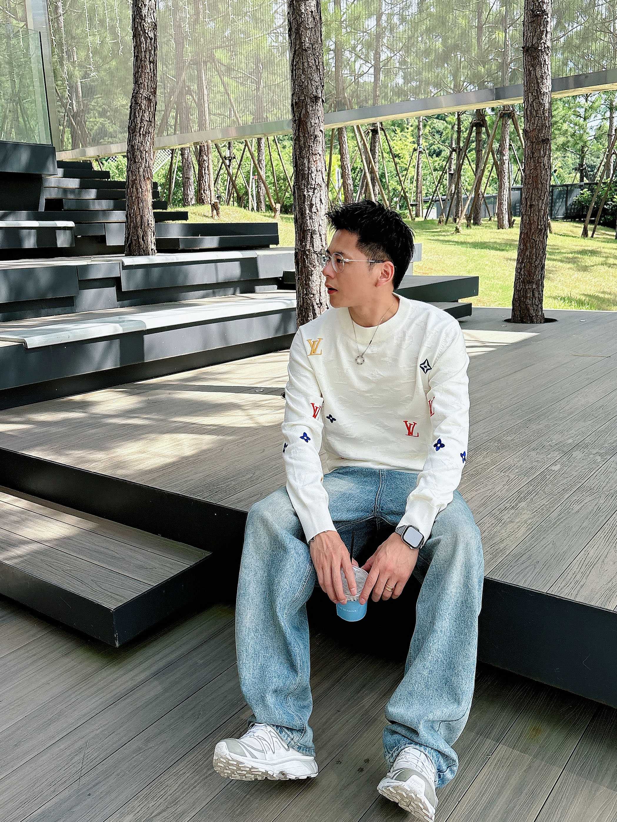 · LV 2025官网秋冬季最新款圆领毛衣，专柜同步在售爆款！特供羊毛混纺面料.手感舒适.可直接接触皮肤