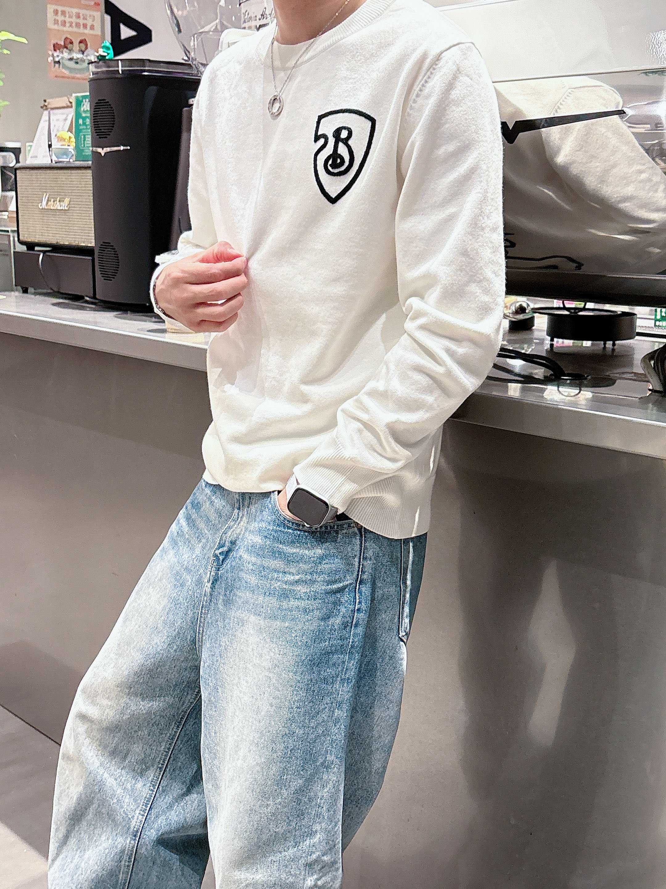 · 巴宝莉BUR 2025官网秋冬季最新款圆领毛衣，专柜同步在售爆款！特供羊毛混纺面料.手感舒适.可直接