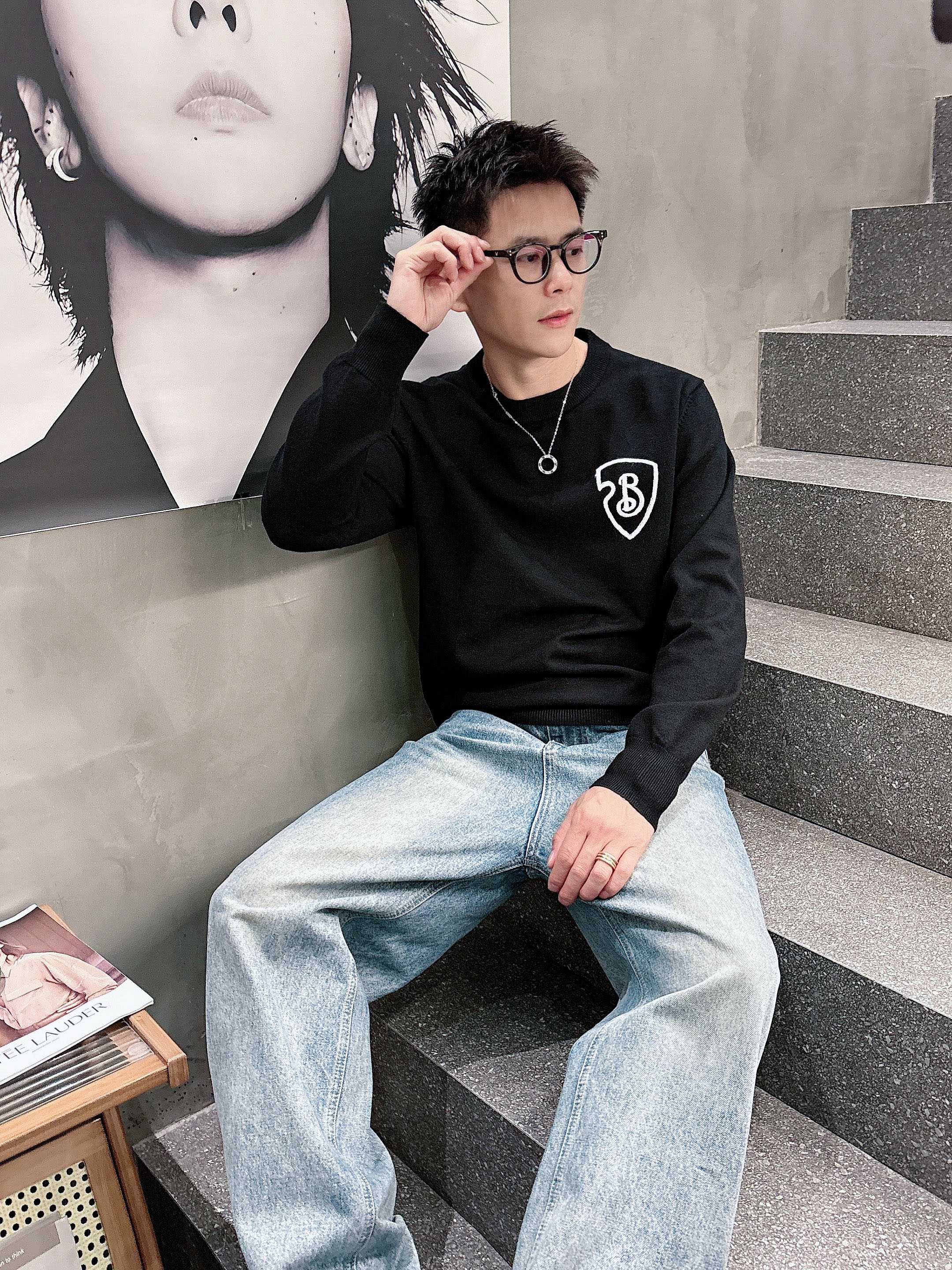 · 巴宝莉BUR 2025官网秋冬季最新款圆领毛衣，专柜同步在售爆款！特供羊毛混纺面料.手感舒适.可直接