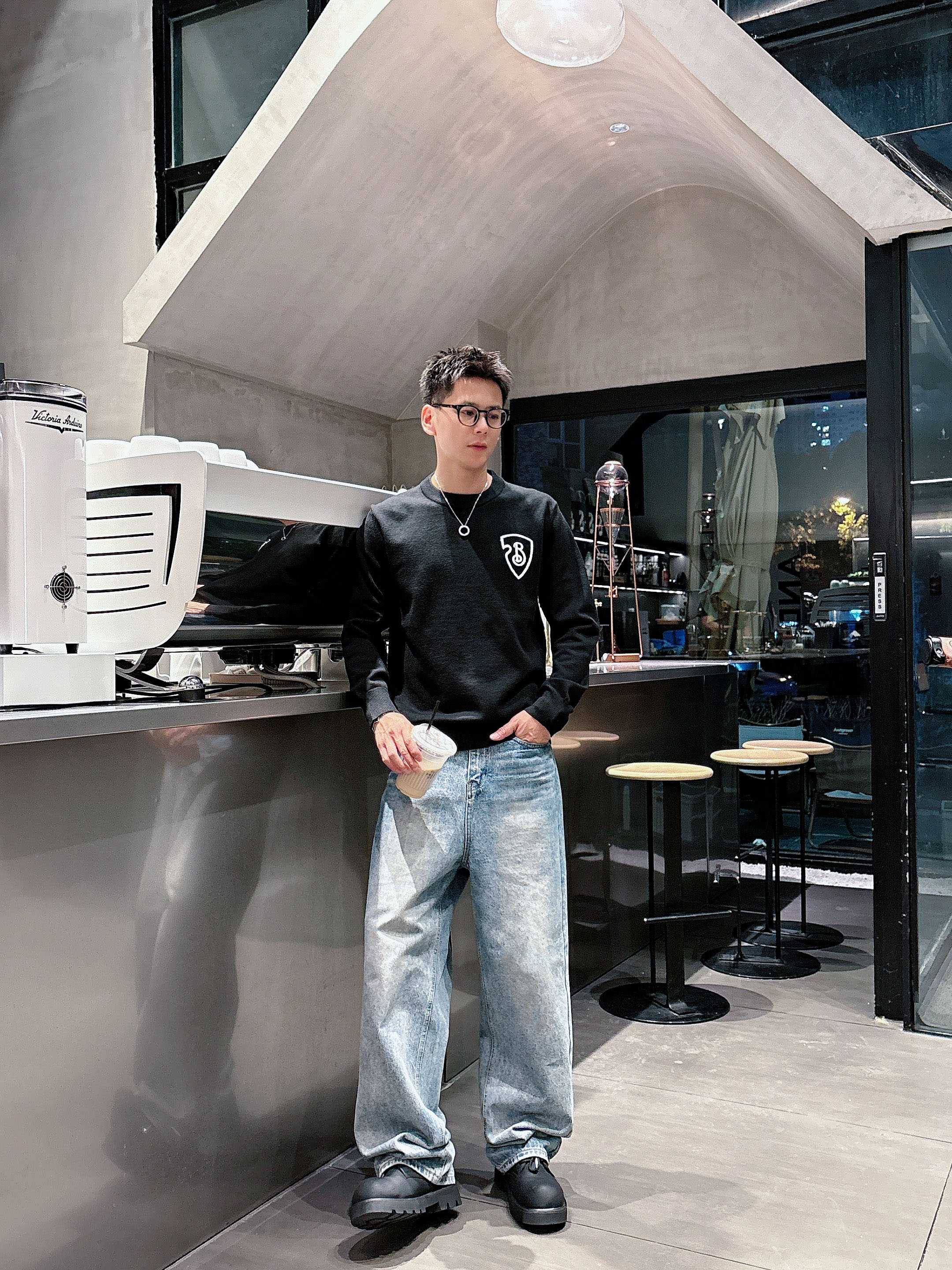 · 巴宝莉BUR 2025官网秋冬季最新款圆领毛衣，专柜同步在售爆款！特供羊毛混纺面料.手感舒适.可直接