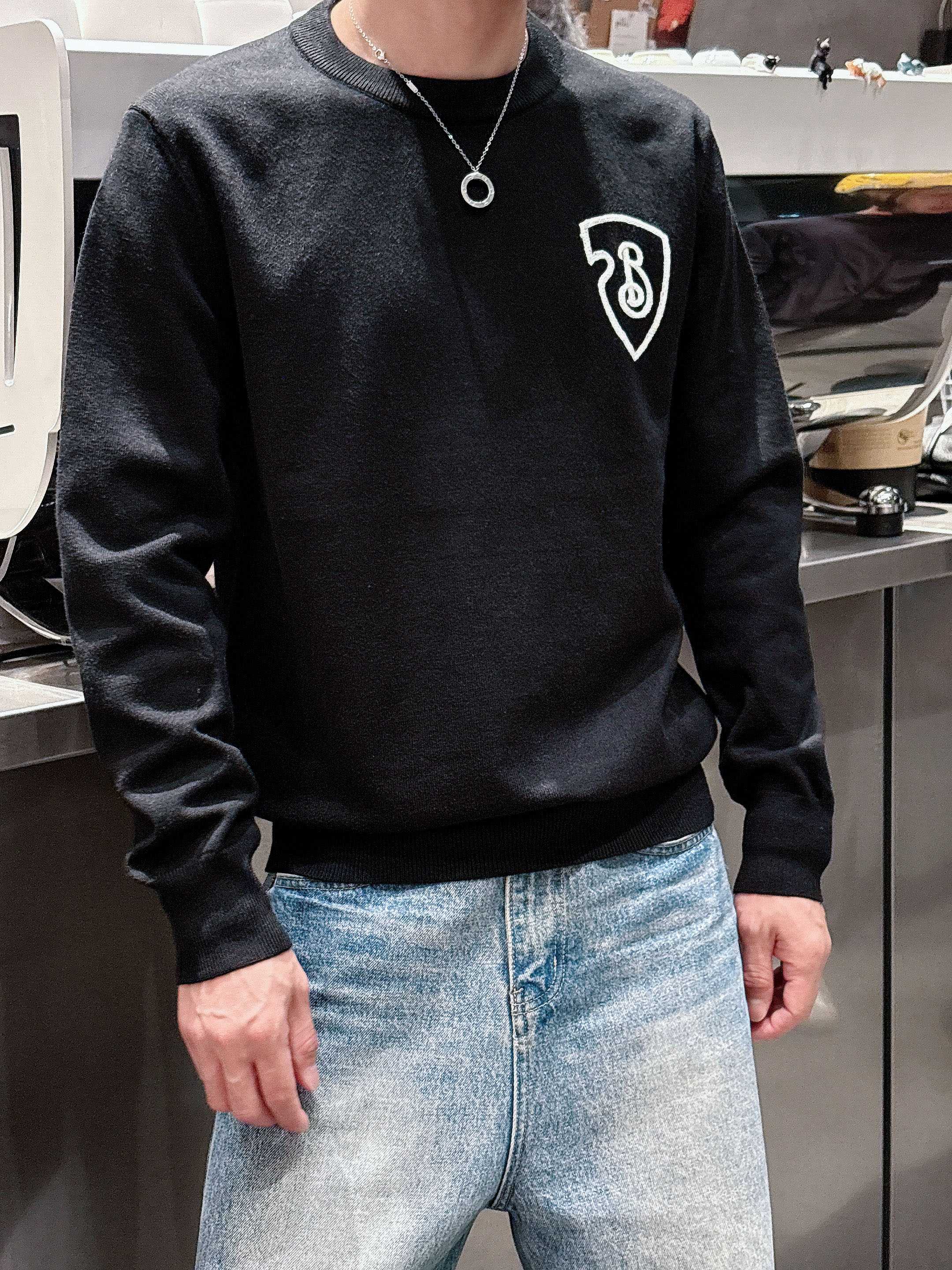 · 巴宝莉BUR 2025官网秋冬季最新款圆领毛衣，专柜同步在售爆款！特供羊毛混纺面料.手感舒适.可直接