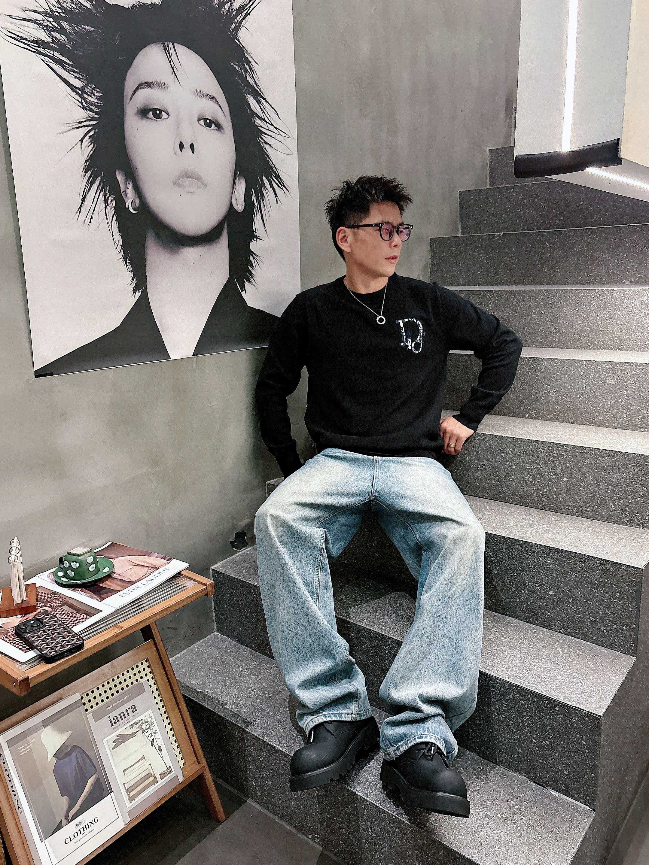 · 迪奥Dior 2025官网秋冬季最新款圆领毛衣，专柜同步在售爆款！特供羊毛混纺面料.手感舒适.可直接