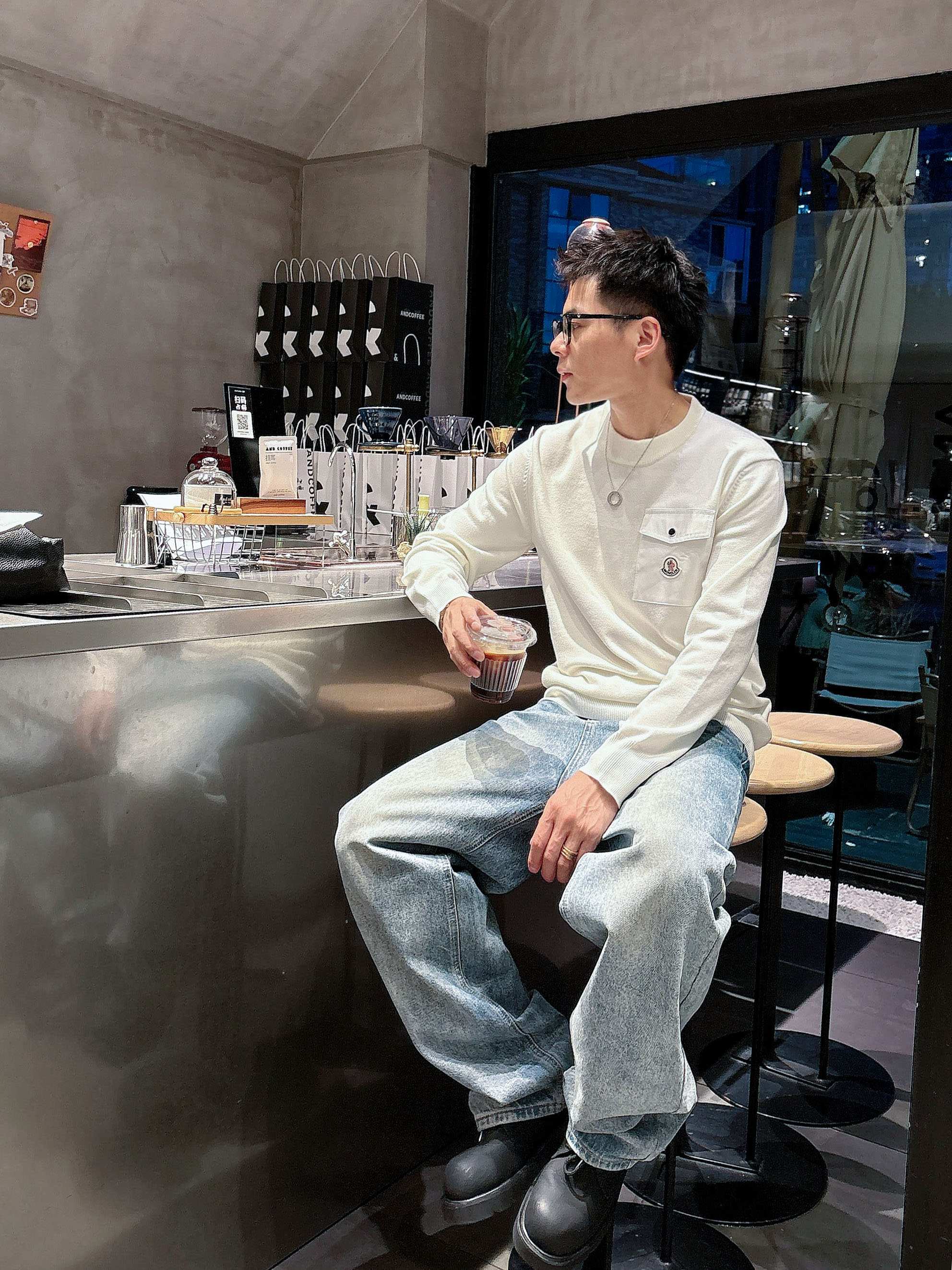 · 蒙口Moncler 2025官网秋冬季最新款圆领毛衣，专柜同步在售爆款！特供羊毛混纺面料.手感舒适.