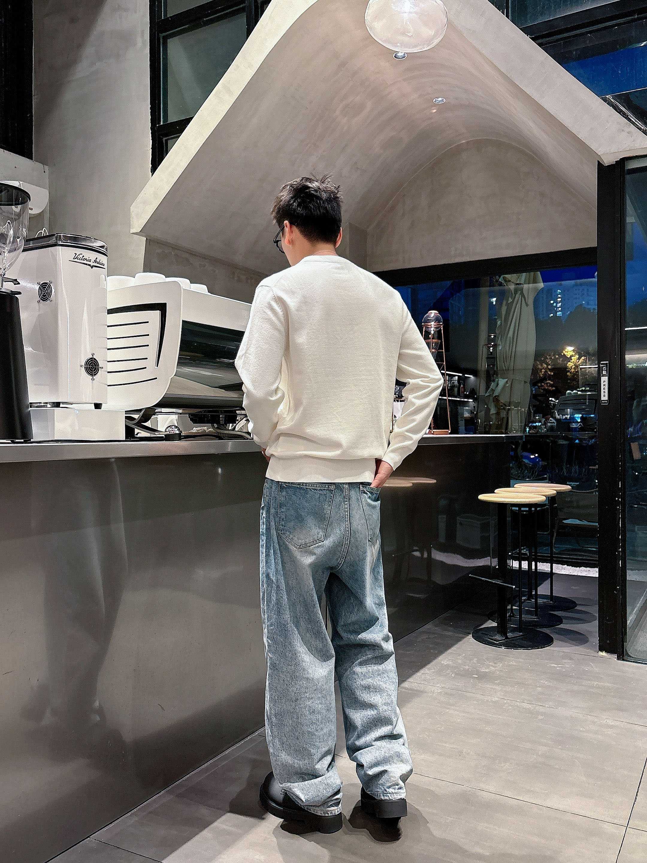 · 蒙口Moncler 2025官网秋冬季最新款圆领毛衣，专柜同步在售爆款！特供羊毛混纺面料.手感舒适.