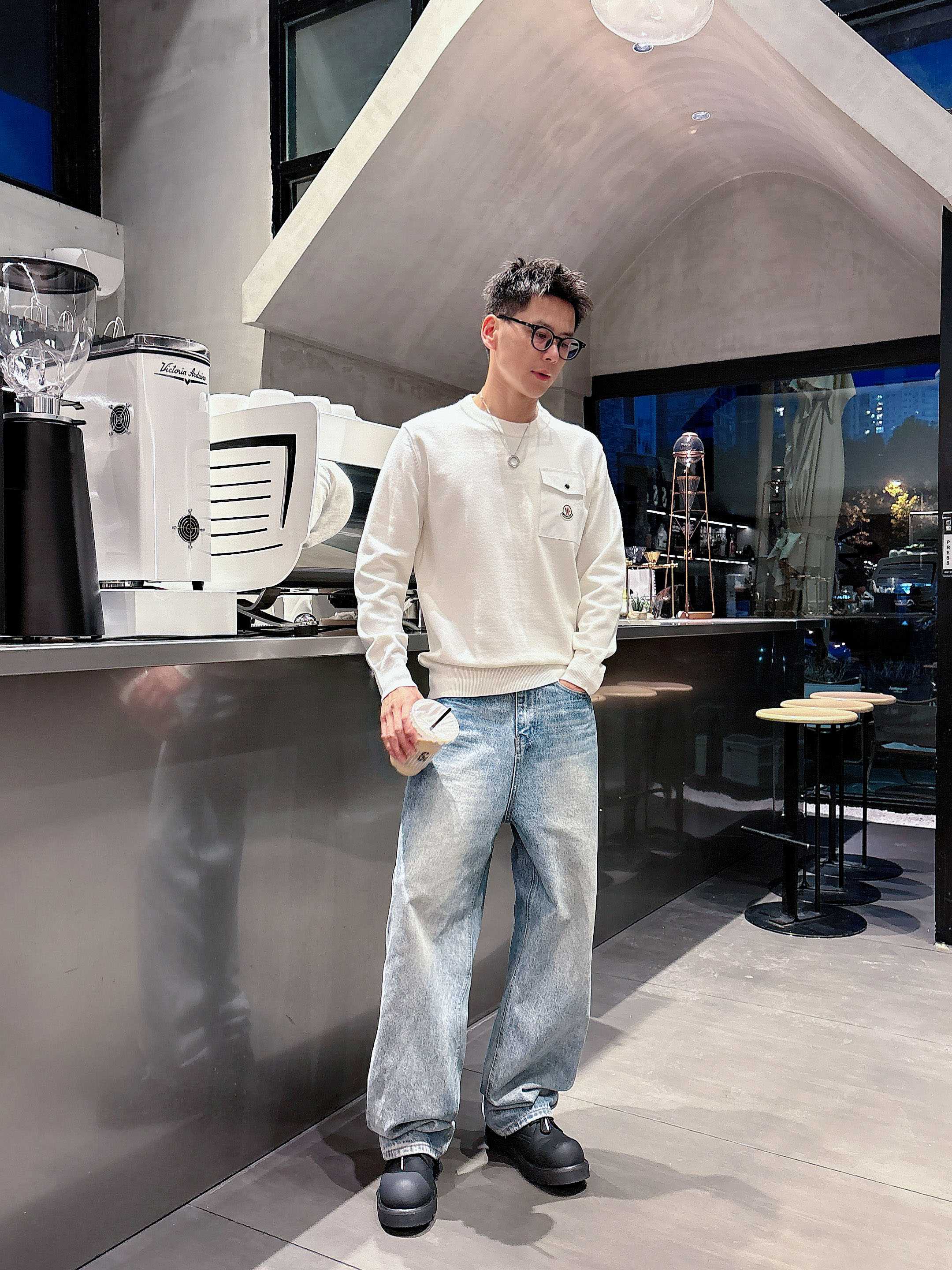 · 蒙口Moncler 2025官网秋冬季最新款圆领毛衣，专柜同步在售爆款！特供羊毛混纺面料.手感舒适.