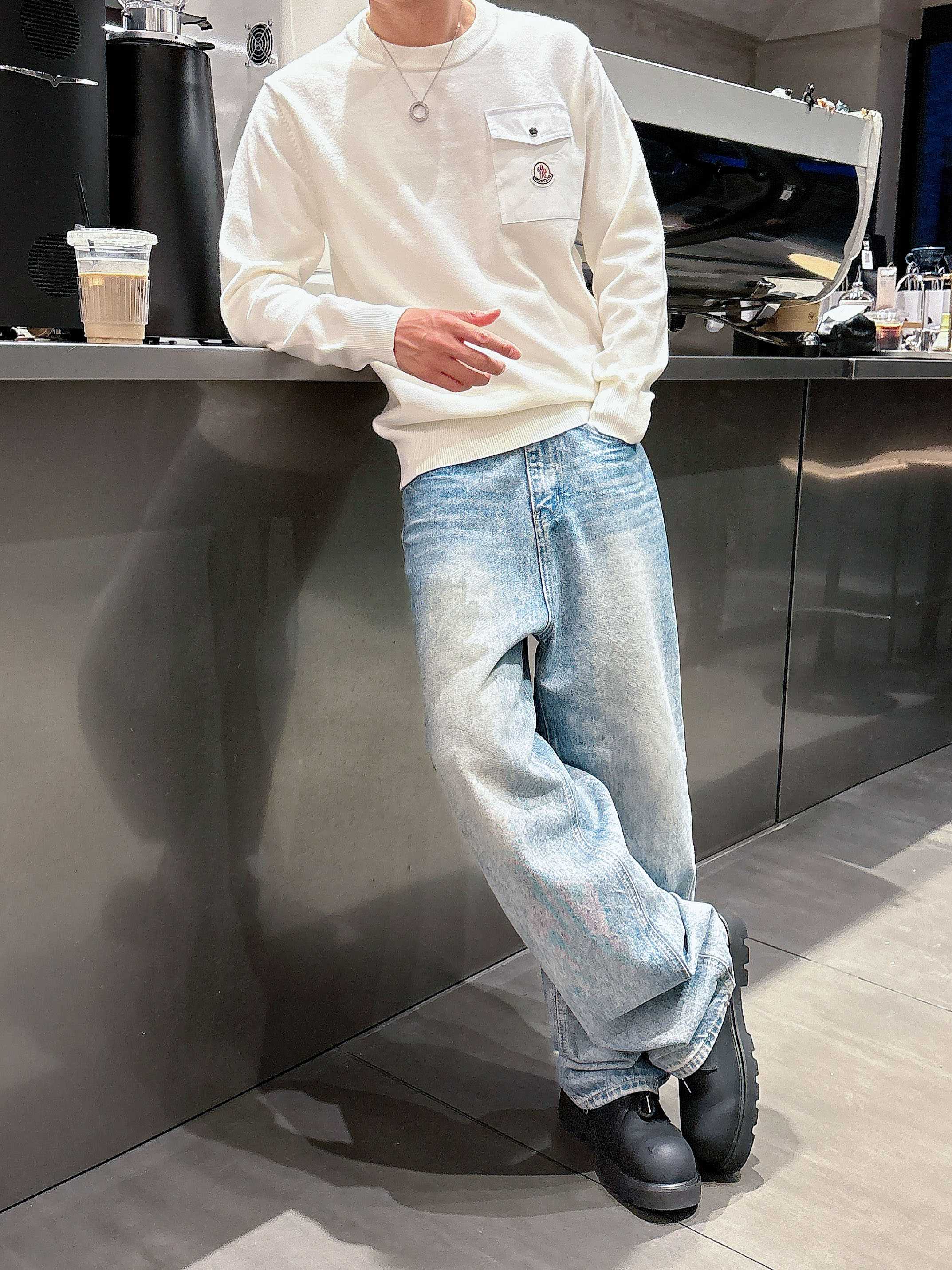 · 蒙口Moncler 2025官网秋冬季最新款圆领毛衣，专柜同步在售爆款！特供羊毛混纺面料.手感舒适.