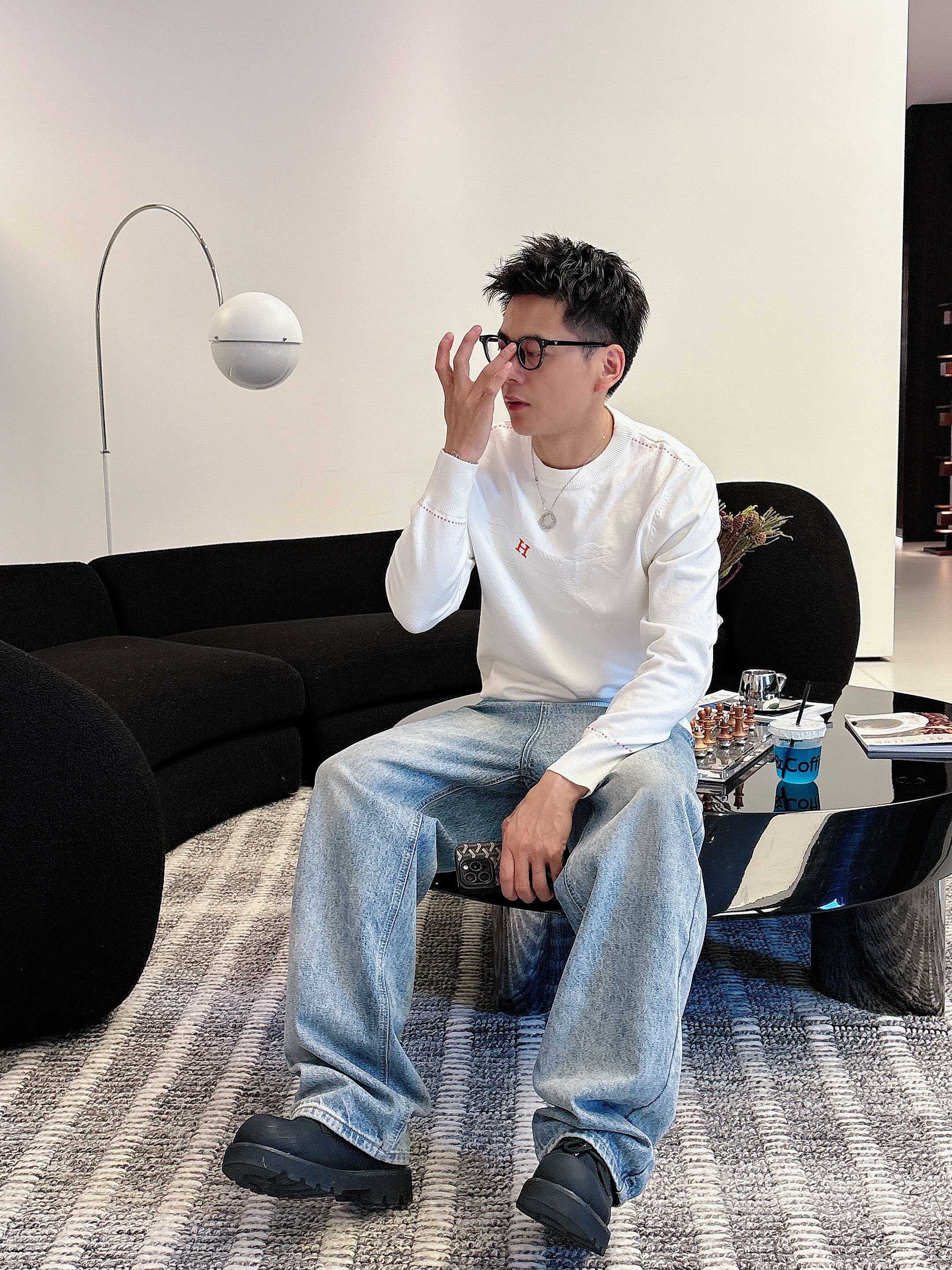 · 爱马仕Hermes 2025官网秋冬季最新款圆领毛衣，专柜同步在售爆款！特供羊毛混纺面料.手感舒适.