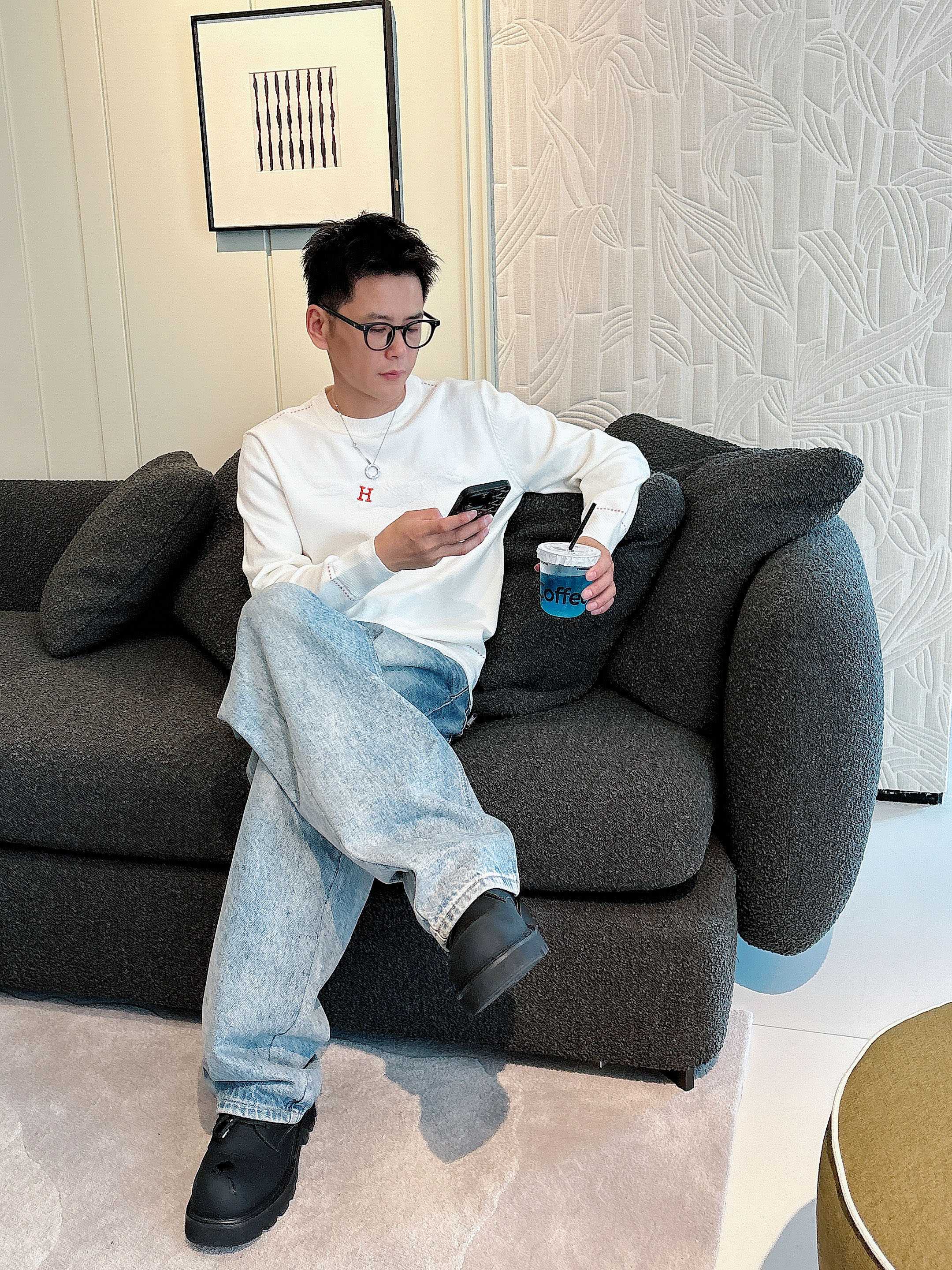 · 爱马仕Hermes 2025官网秋冬季最新款圆领毛衣，专柜同步在售爆款！特供羊毛混纺面料.手感舒适.