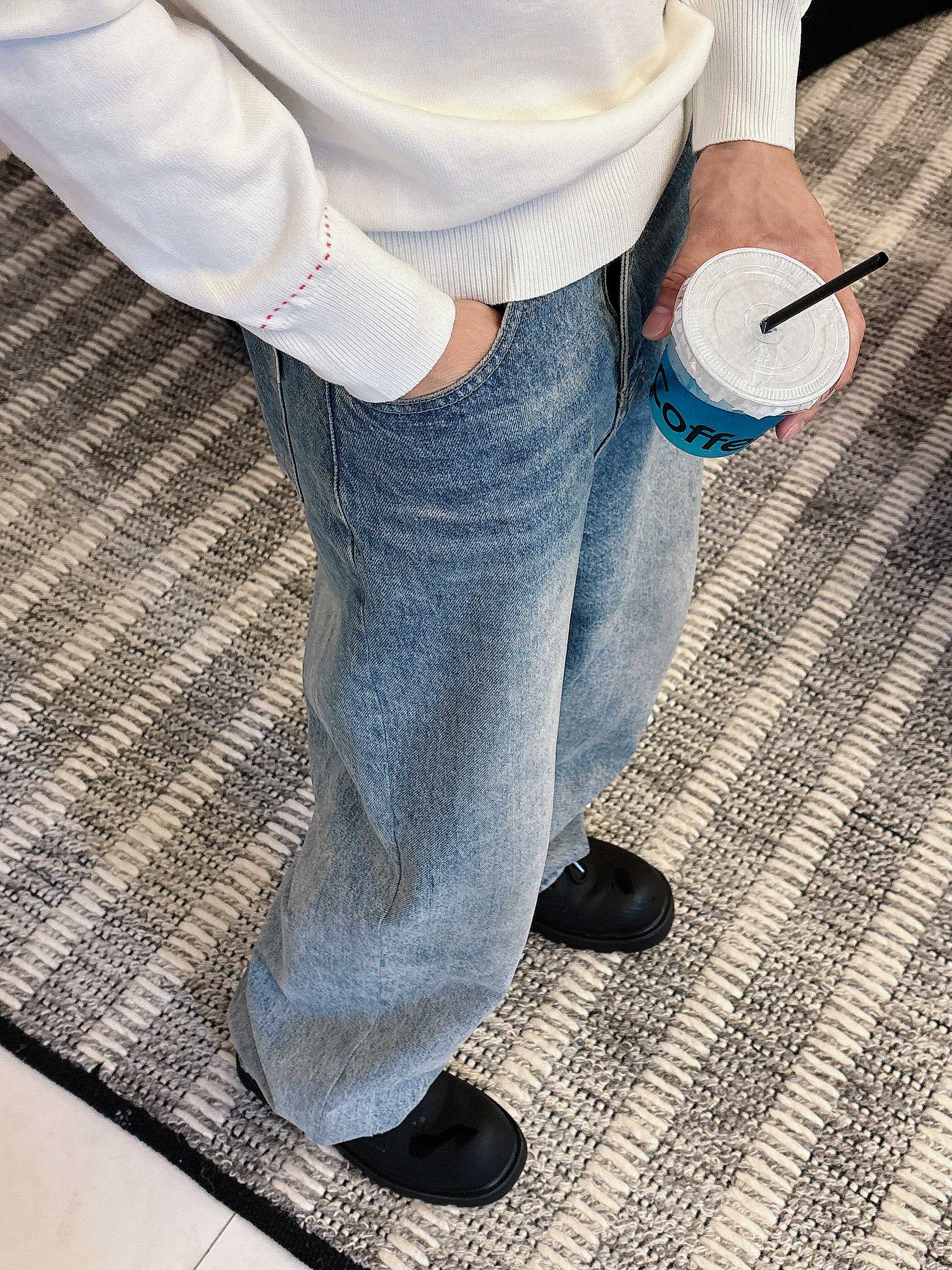 · 爱马仕Hermes 2025官网秋冬季最新款圆领毛衣，专柜同步在售爆款！特供羊毛混纺面料.手感舒适.