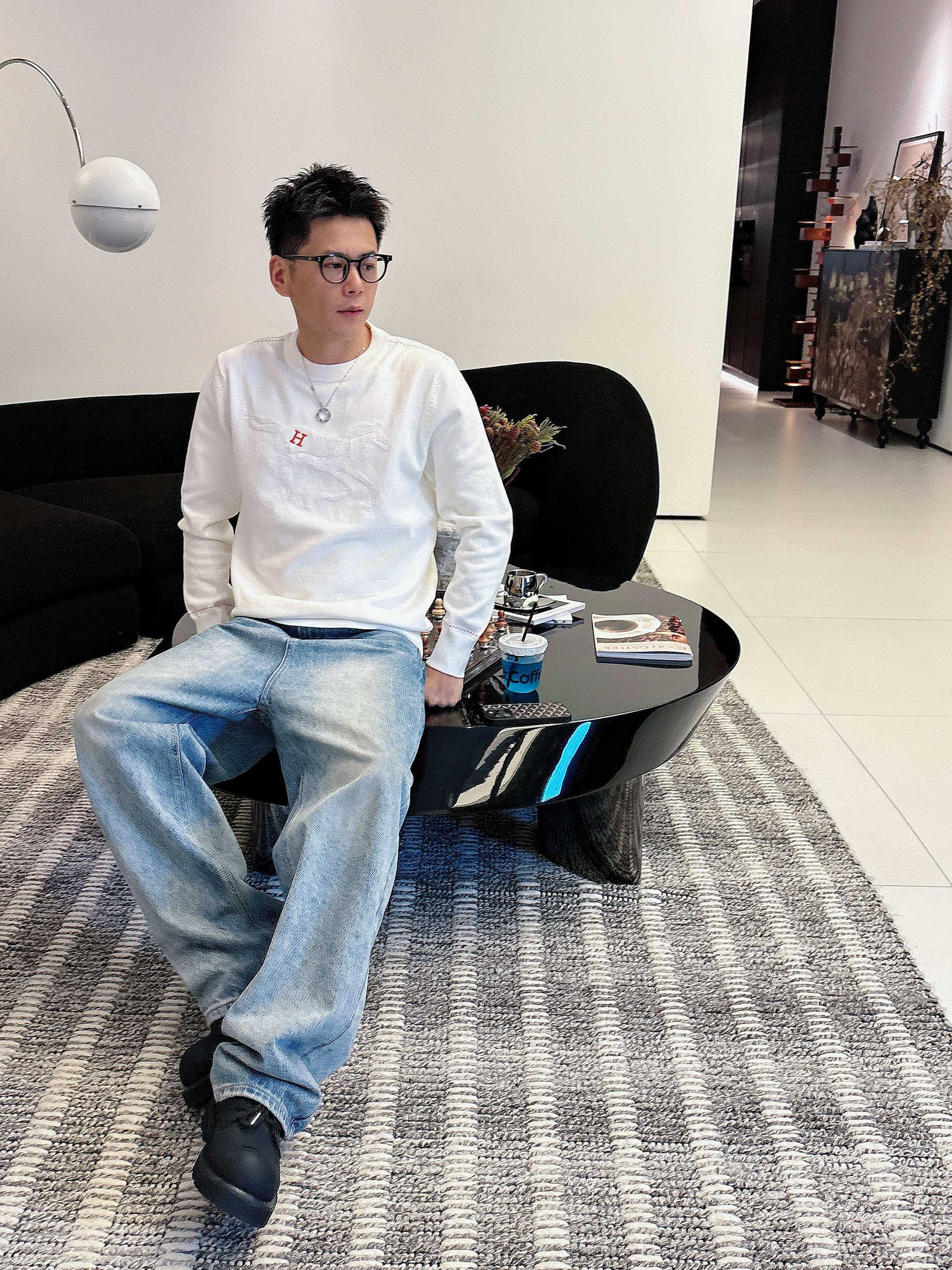 · 爱马仕Hermes 2025官网秋冬季最新款圆领毛衣，专柜同步在售爆款！特供羊毛混纺面料.手感舒适.